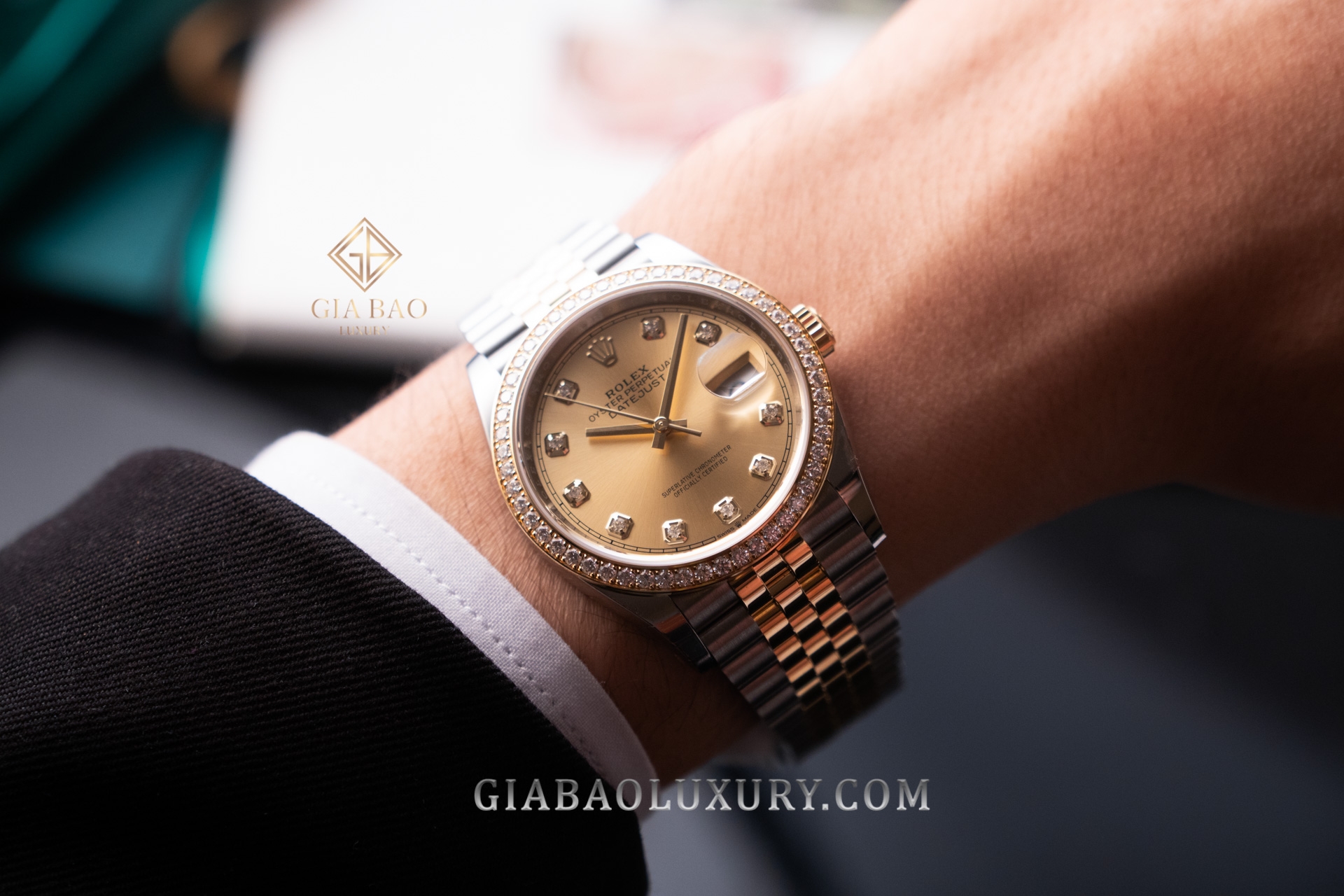 Đồng Hồ Rolex Datejust 36 126283RBR Mặt Số Vàng Champagne Nạm Kim Cương