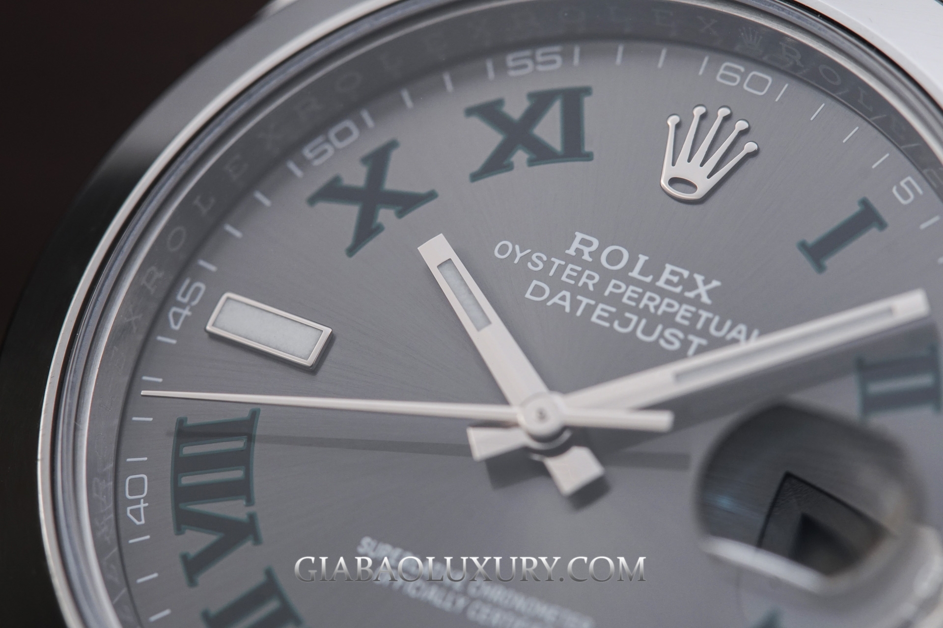 Đồng Hồ Rolex Datejust 126300 Mặt Số Rhodium Tối Cọc Số La Mã Xanh Lục