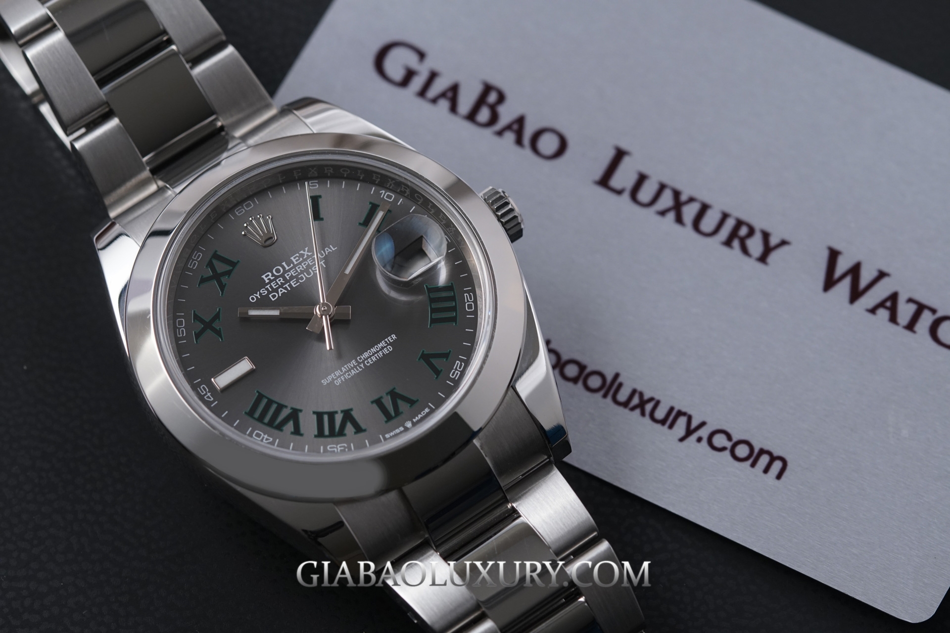Đồng Hồ Rolex Datejust 126300 Mặt Số Rhodium Tối Cọc Số La Mã Xanh Lục