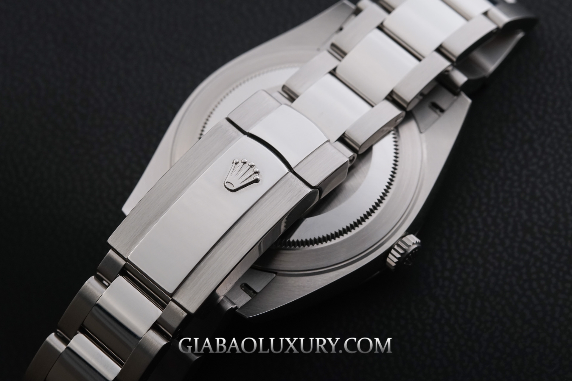 Đồng Hồ Rolex Datejust 126300 Mặt Số Rhodium Tối Cọc Số La Mã Xanh Lục