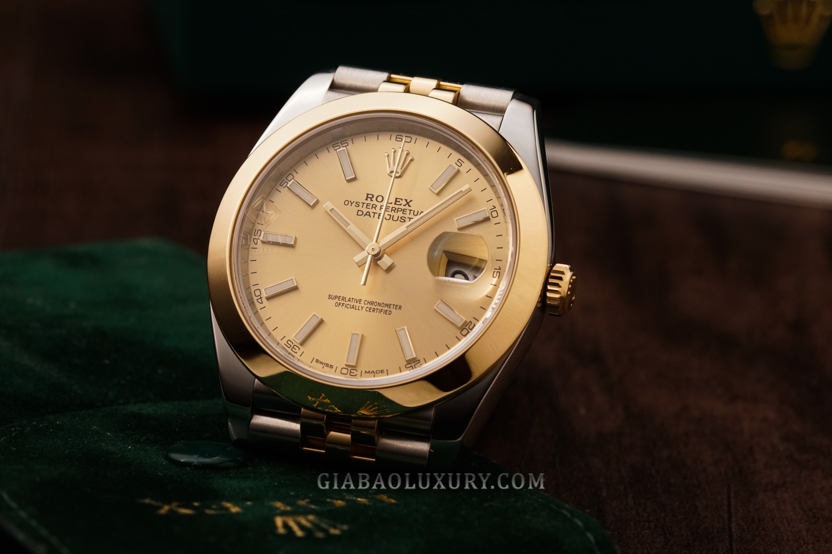 Đồng Hồ Rolex Datejust 41 126303 Mặt Số Vàng Champagne Cọc Số Dạ Quang