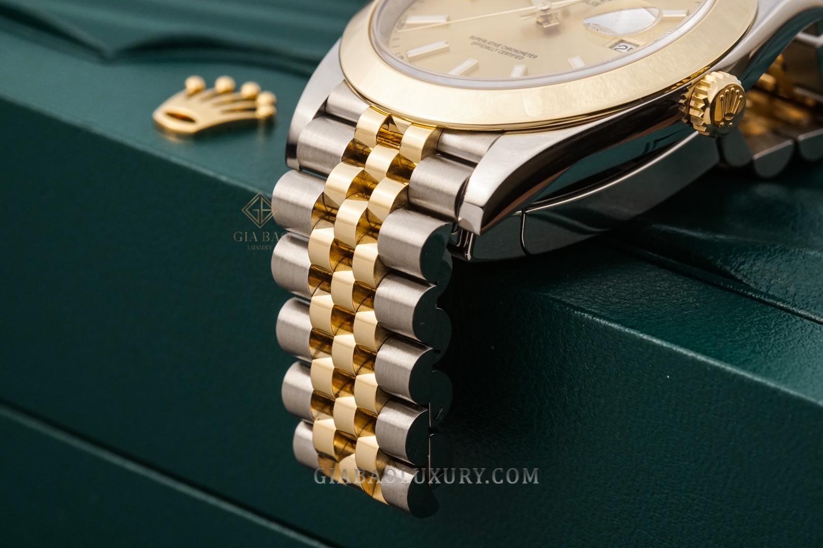 Đồng Hồ Rolex Datejust 41 126303 Mặt Số Vàng Champagne Cọc Số Dạ Quang