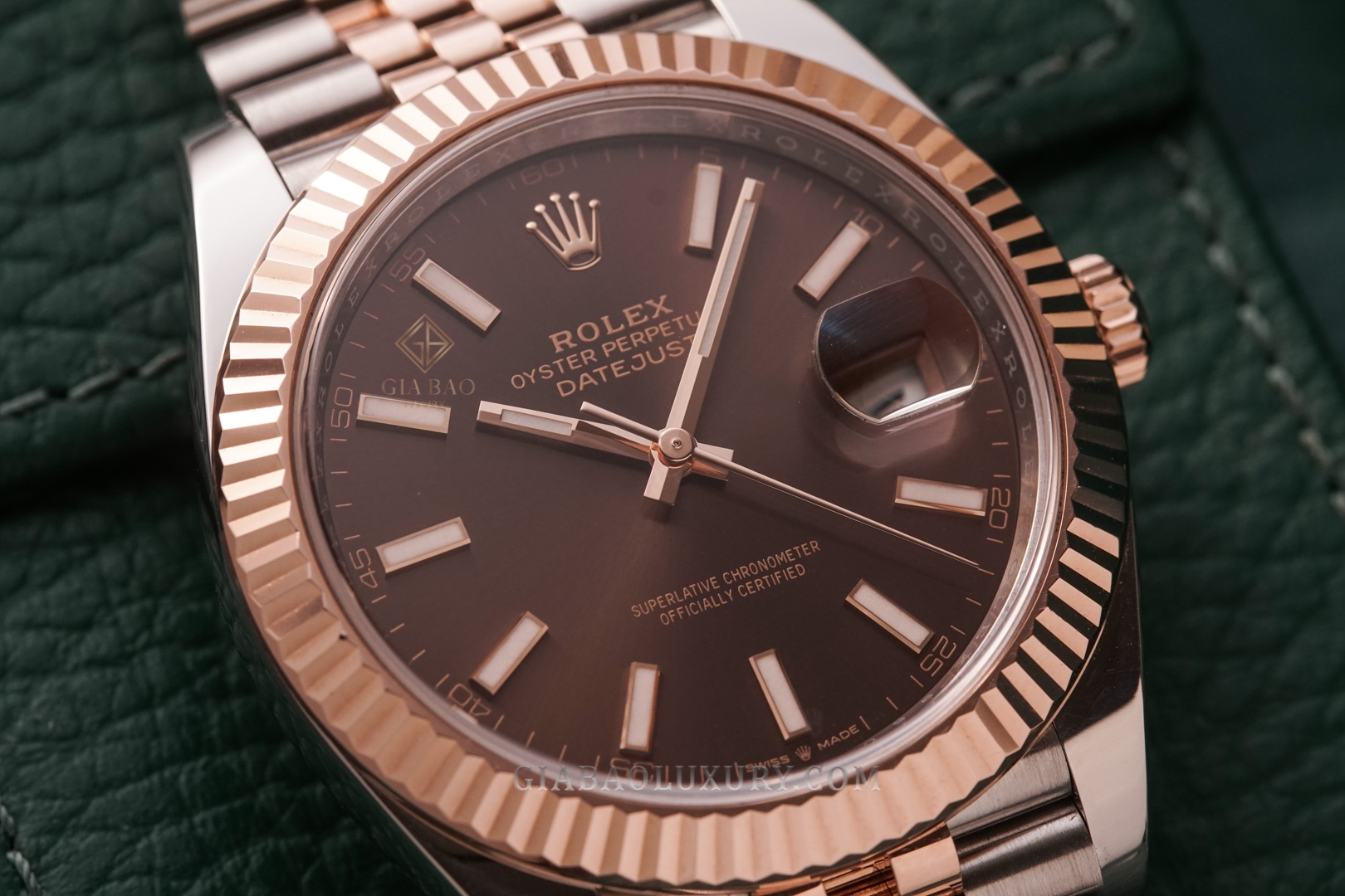 Đồng Hồ Rolex Datejust 41 126331 Mặt Số Chocolate Cọc Số Dạ Quang