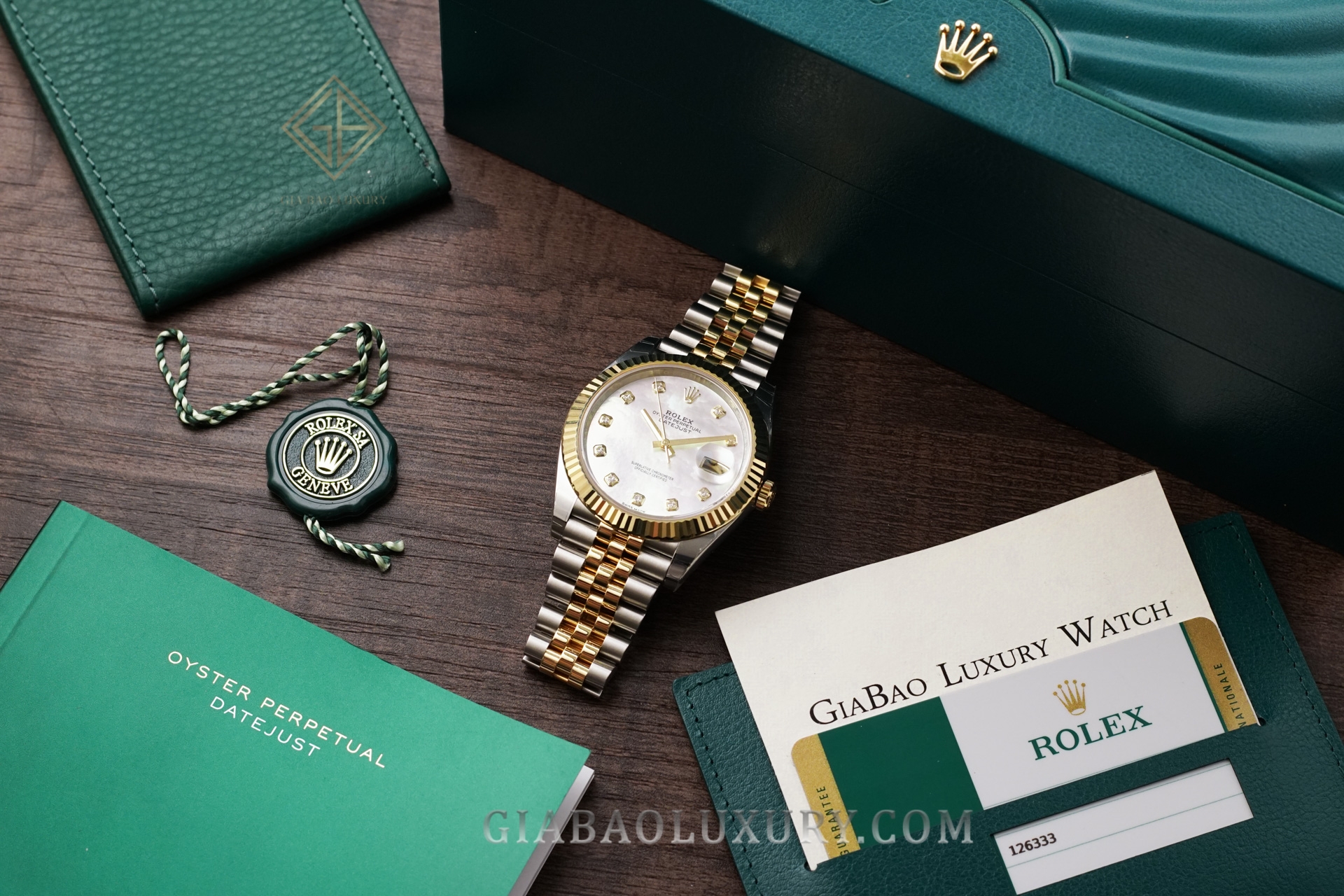 Đồng Hồ Rolex Datejust 41 126333 Mặt Số Ốc Trắng