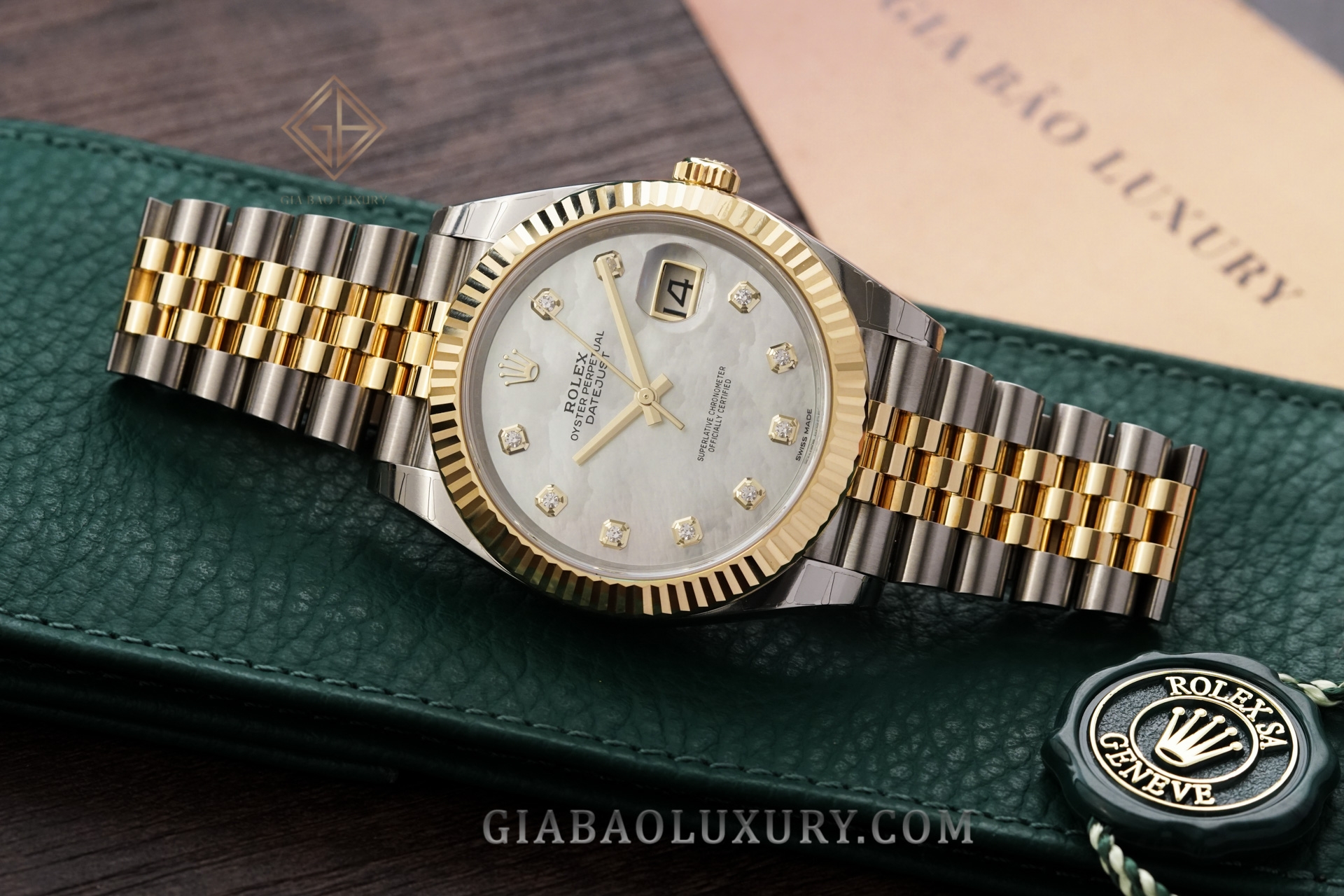 Đồng Hồ Rolex Datejust 41 126333 Mặt Số Ốc Trắng