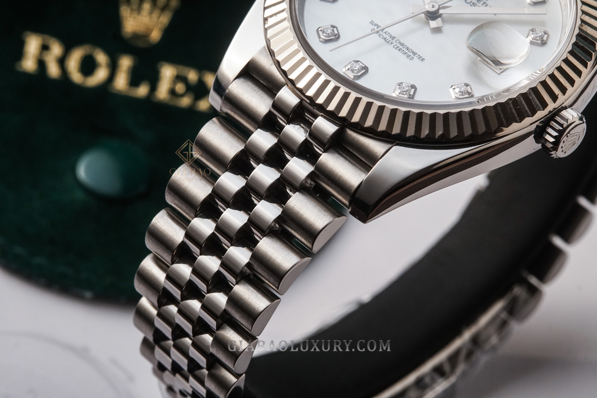 Đồng Hồ Rolex Datejust 41 126334 Mặt Số Vỏ Trai Trắng