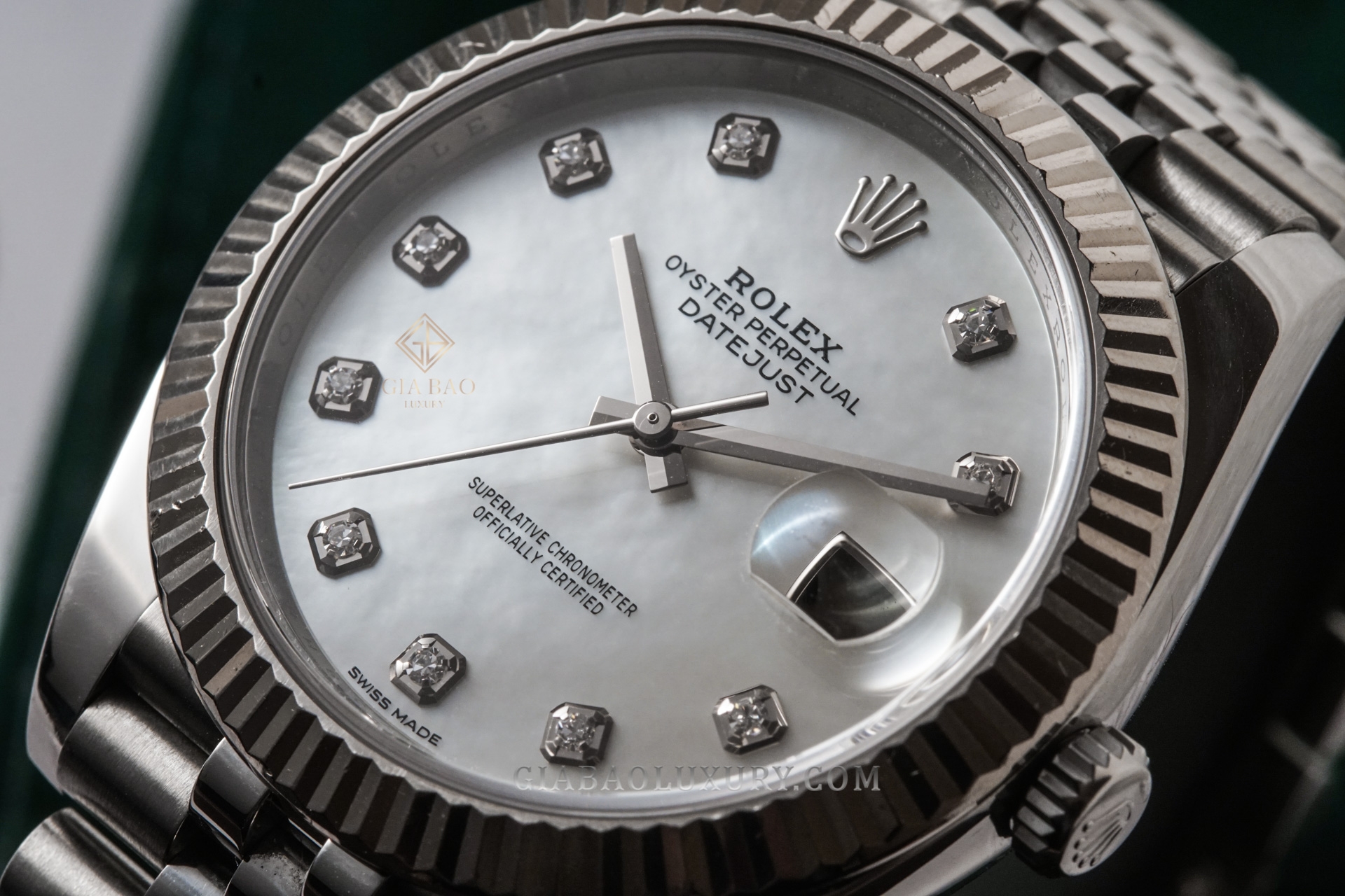 Đồng Hồ Rolex Datejust 41 126334 Mặt Số Vỏ Trai Trắng