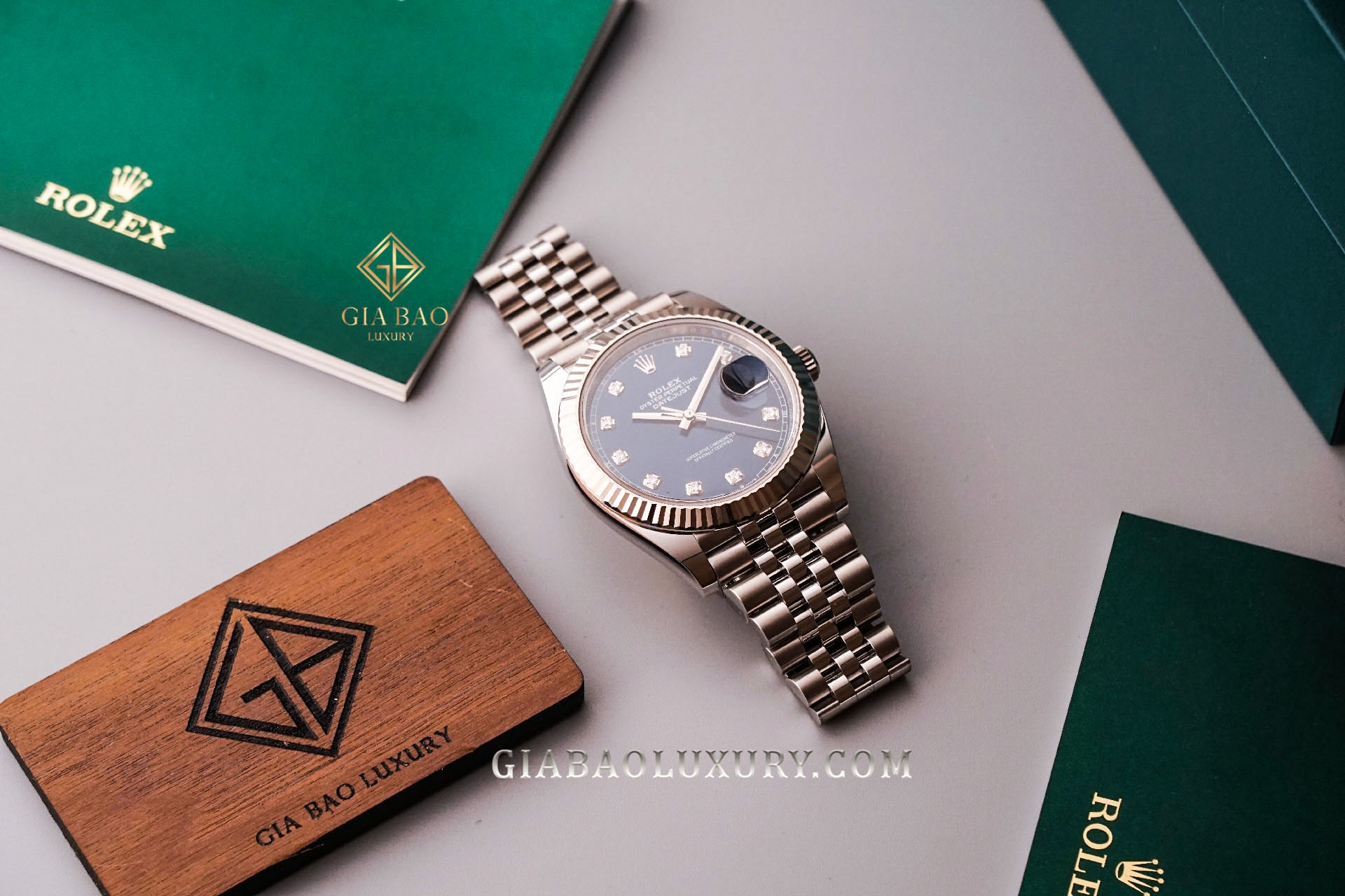 Đồng Hồ Rolex Datejust 41 126334 Mặt Số Xanh Nạm Kim Cương