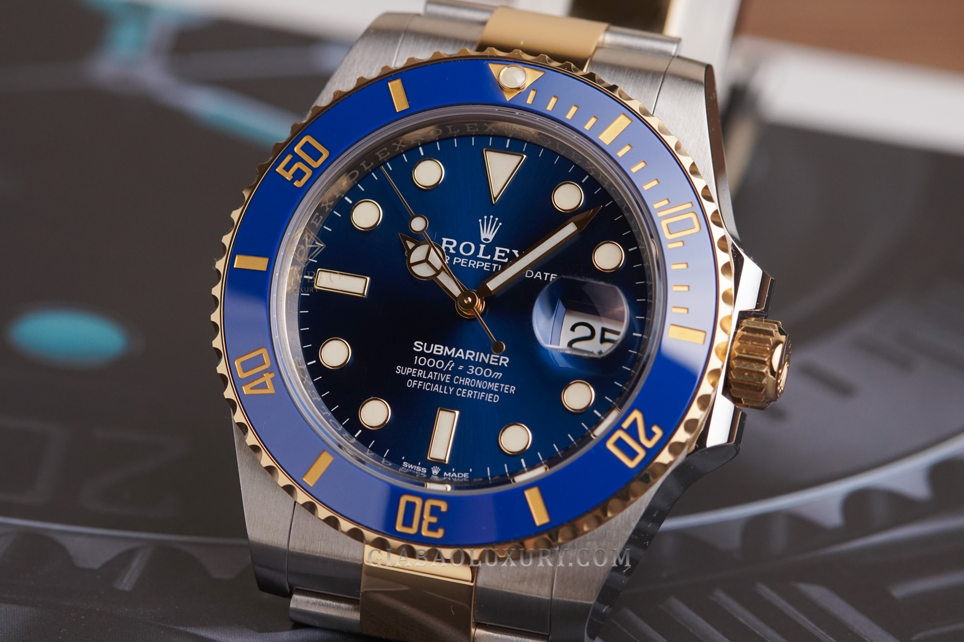 Đồng Hồ Rolex Submariner 126613LB Mặt Số Xanh Dương