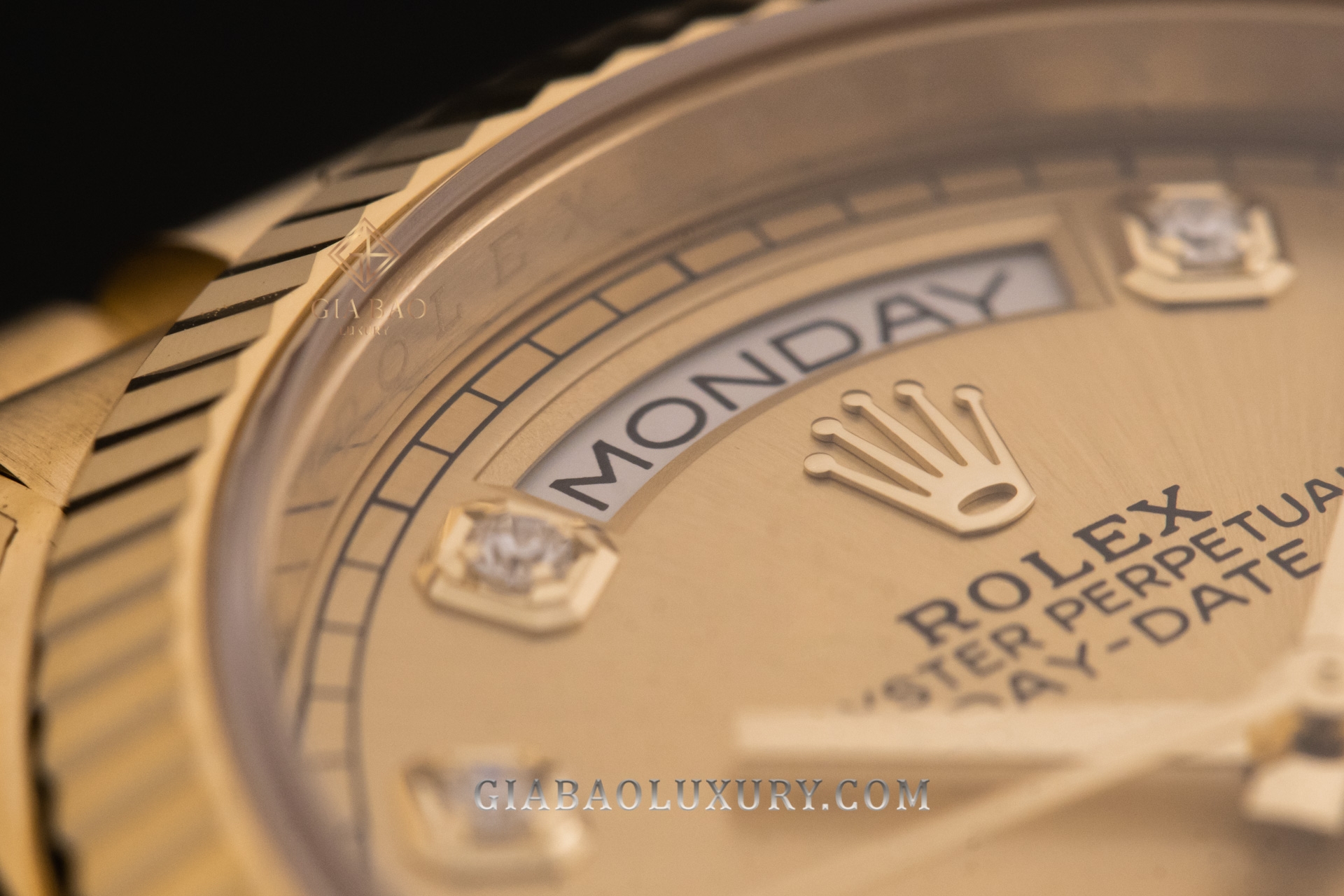 Đồng Hồ Rolex Day-Date 36 128238 Mặt Số Vàng Champagne Nạm Kim Cương