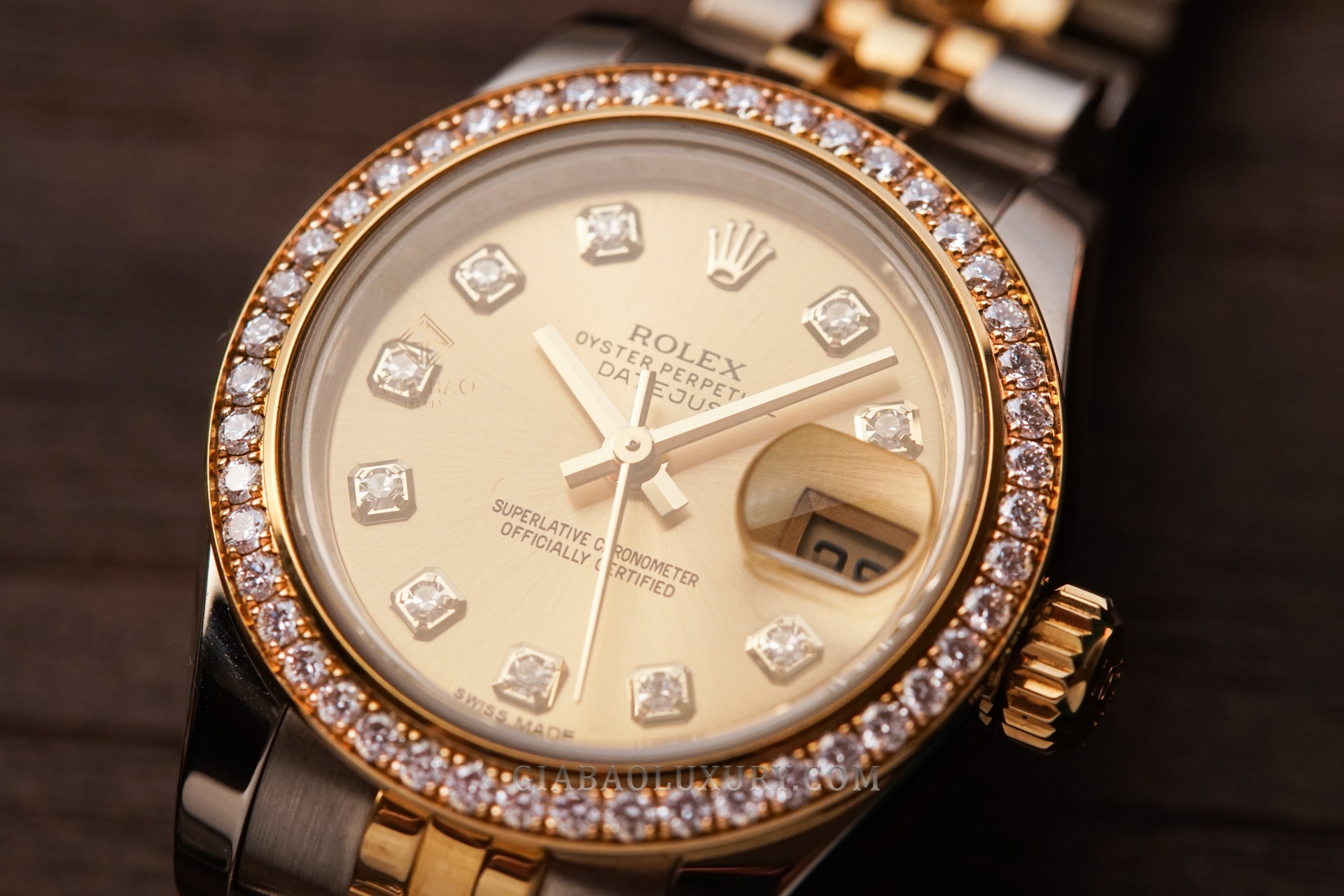 Đồng Hồ Rolex Lady-Datejust 26 179383 Mặt Số Vàng Champagne Cọc Số Kim Cương