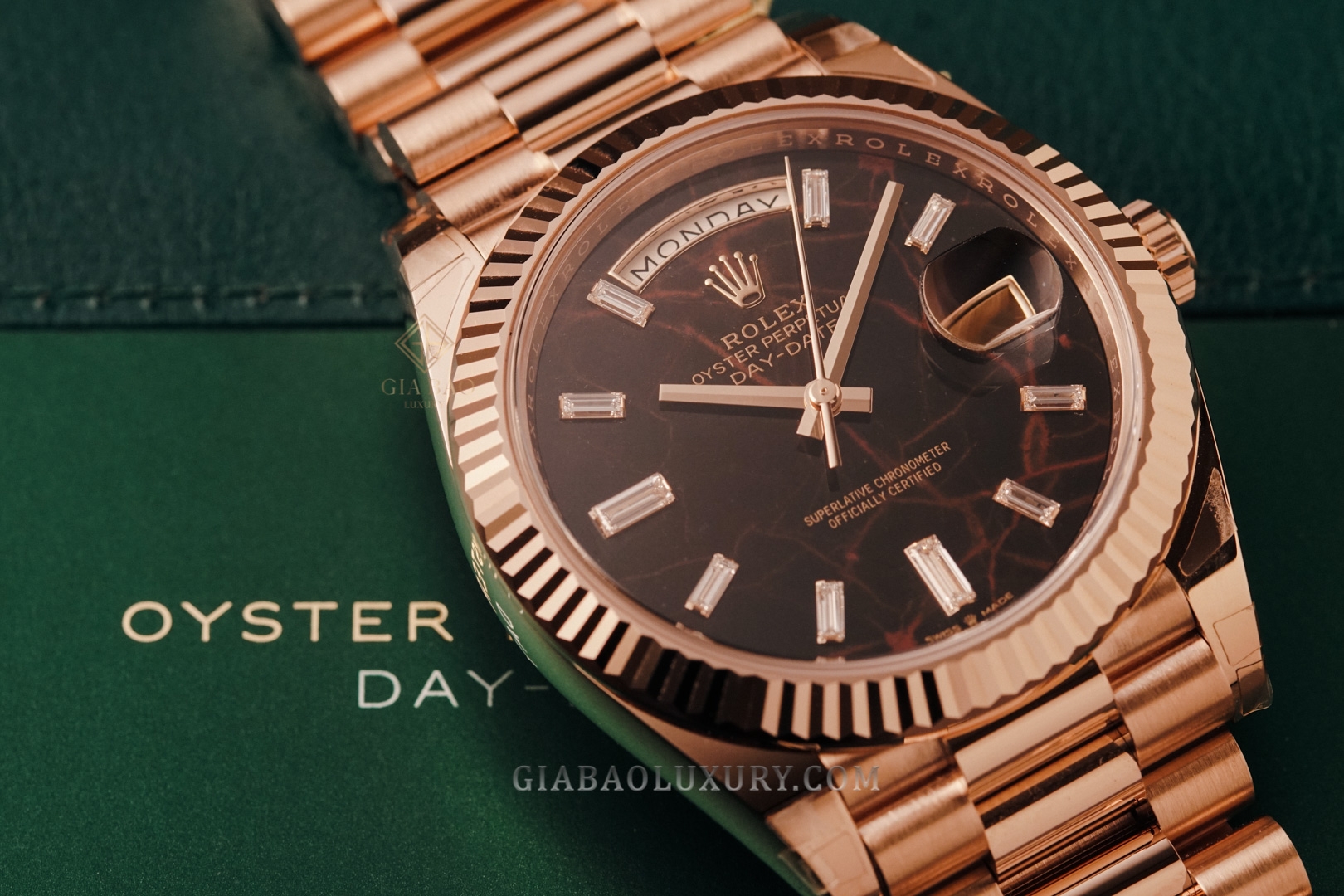Đồng Hồ Rolex Day-Date 40 228235 Mặt Số Eisenkiesel (New Model 2021)