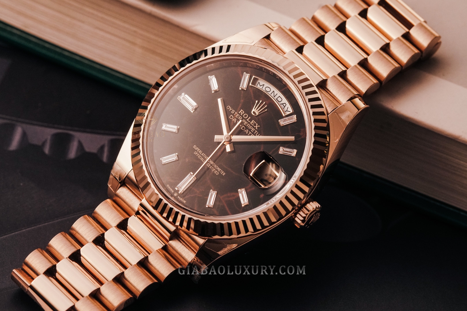 Đồng Hồ Rolex Day-Date 40 228235 Mặt Số Eisenkiesel (New Model 2021)