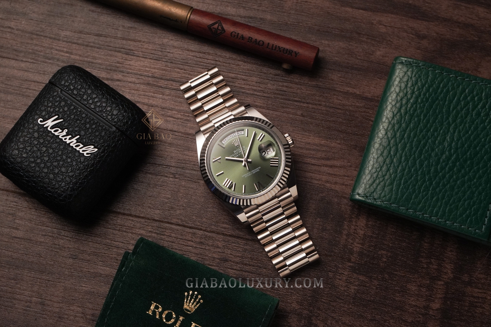 Đồng Hồ Rolex Day-Date 40 228239 Mặt Số Xanh Oliu