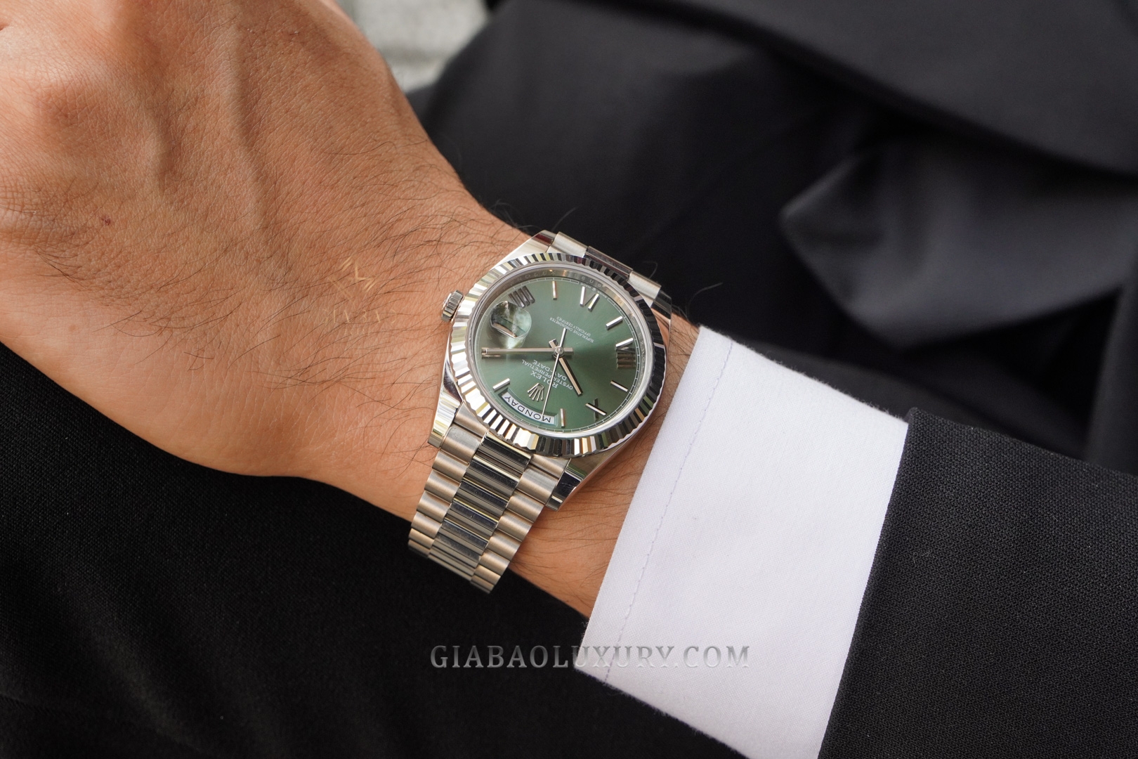 Đồng Hồ Rolex Day-Date 40 228239 Mặt Số Xanh Oliu