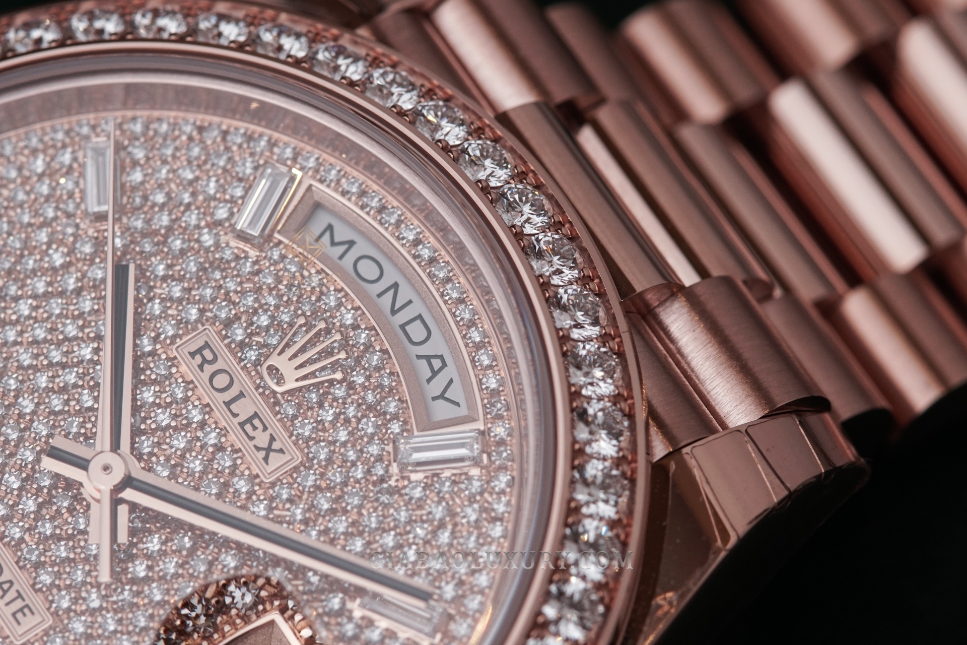 Đồng Hồ Rolex Day-Date 40 228345RBR Mặt Số Đính Kim Cương
