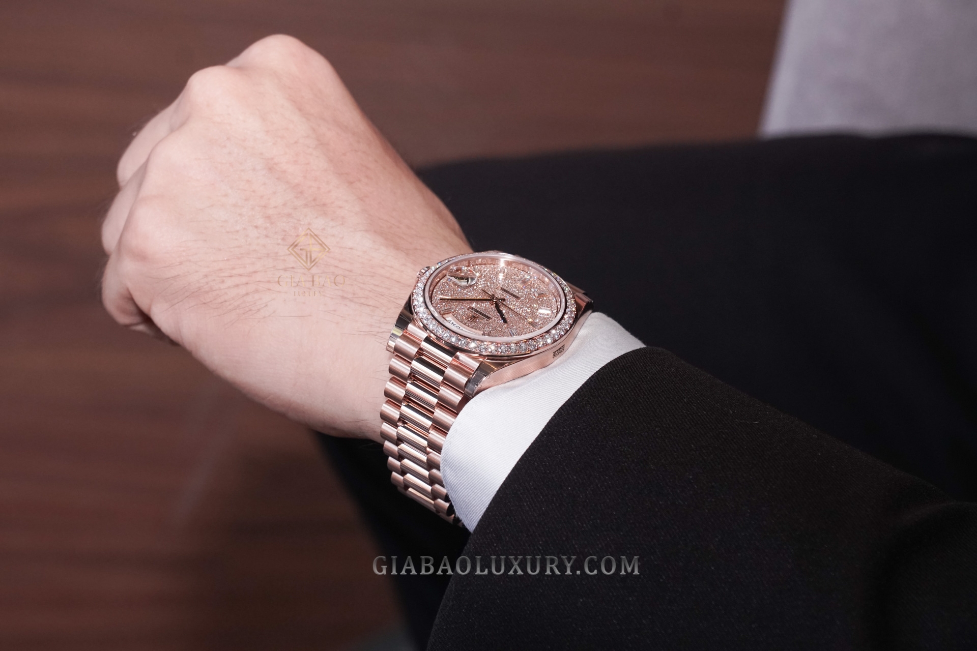 Đồng Hồ Rolex Day-Date 40 228345RBR Mặt Số Đính Kim Cương