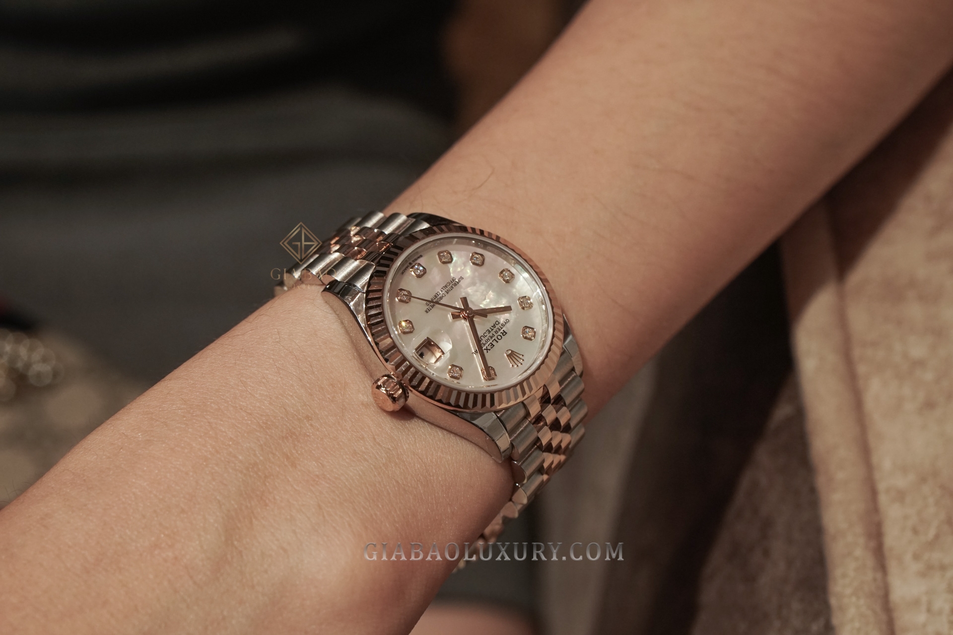 Đồng Hồ Rolex Lady Datejust 279171 Mặt Số Vỏ Trai Trắng