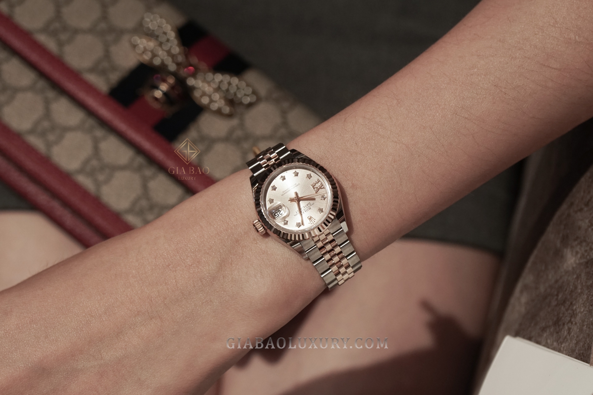 Đồng Hồ Rolex Lady-Datejust 279171 Mặt Số Sundust Cọc Số Kim Cương Sao Góc 9h Cọc La Mã Đính Kim Cương