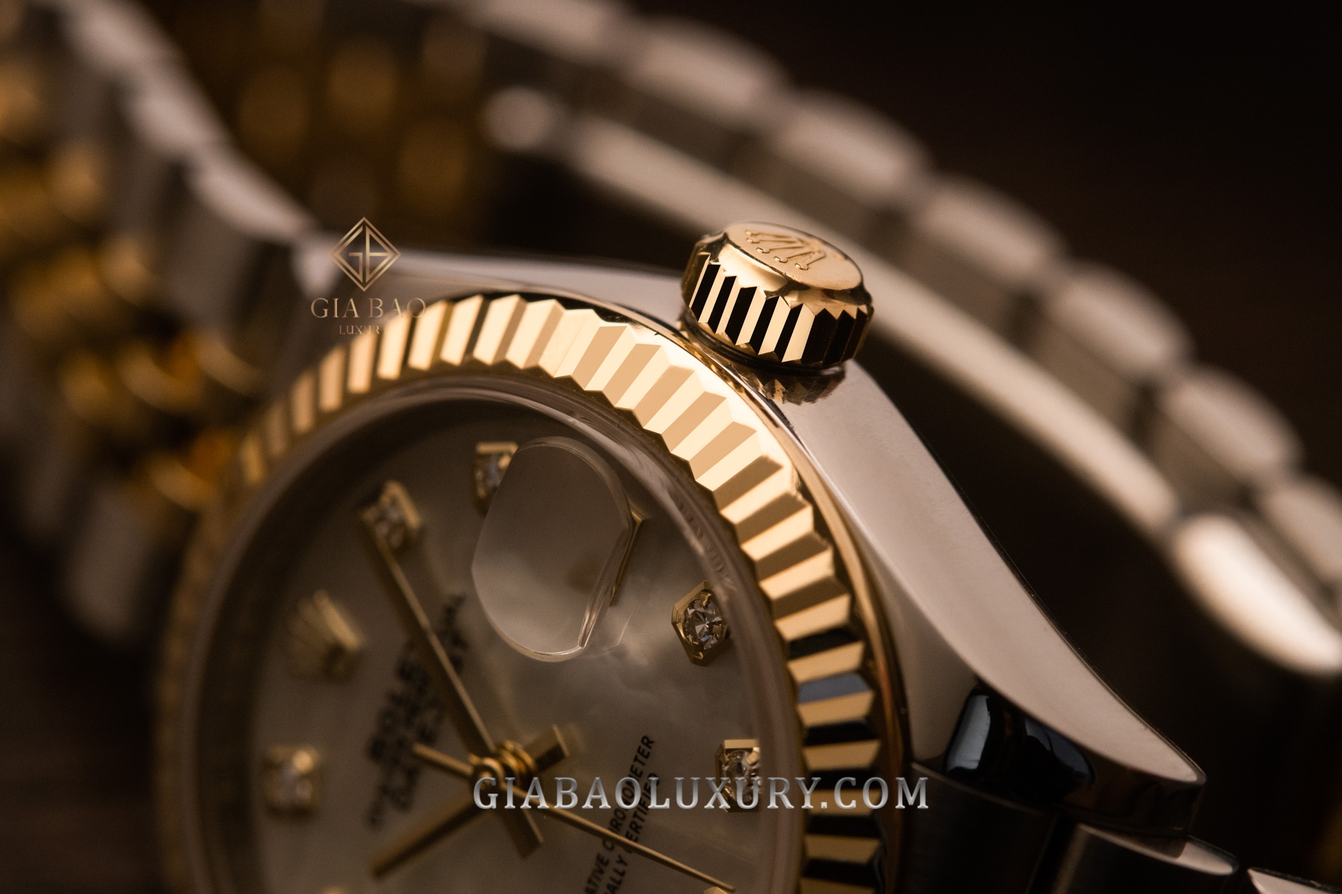 Đồng Hồ Rolex Datejust 28 279173 Mặt Vỏ Trai Trắng