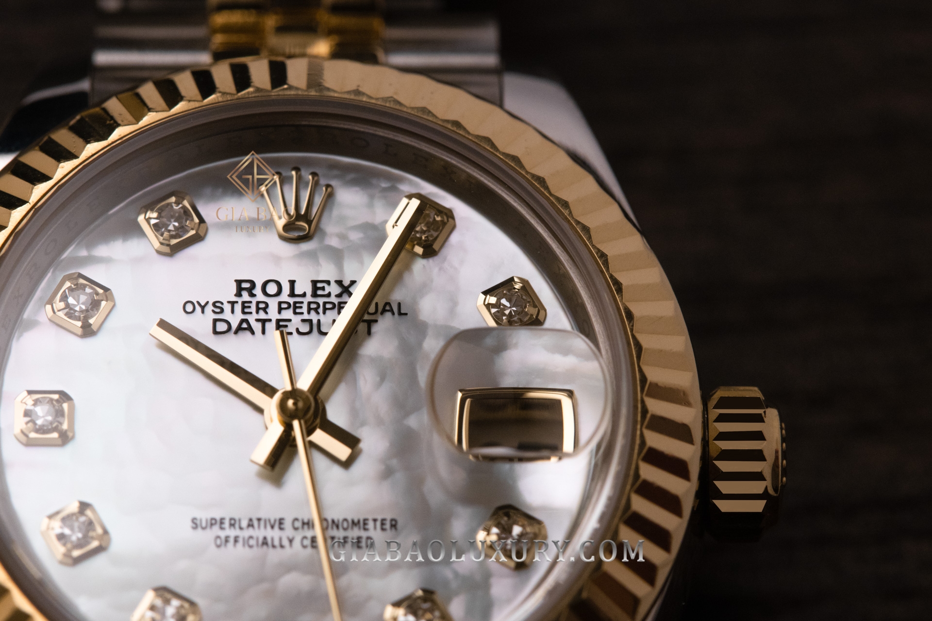 Đồng Hồ Rolex Datejust 28 279173 Mặt Vỏ Trai Trắng