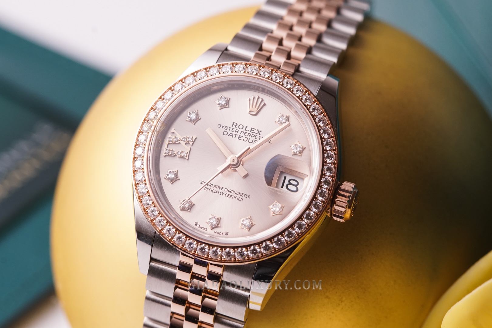 Đồng Hồ Rolex Lady-Datejust 279381RBR Mặt Sundust Cọc Số Kim Cương Sao