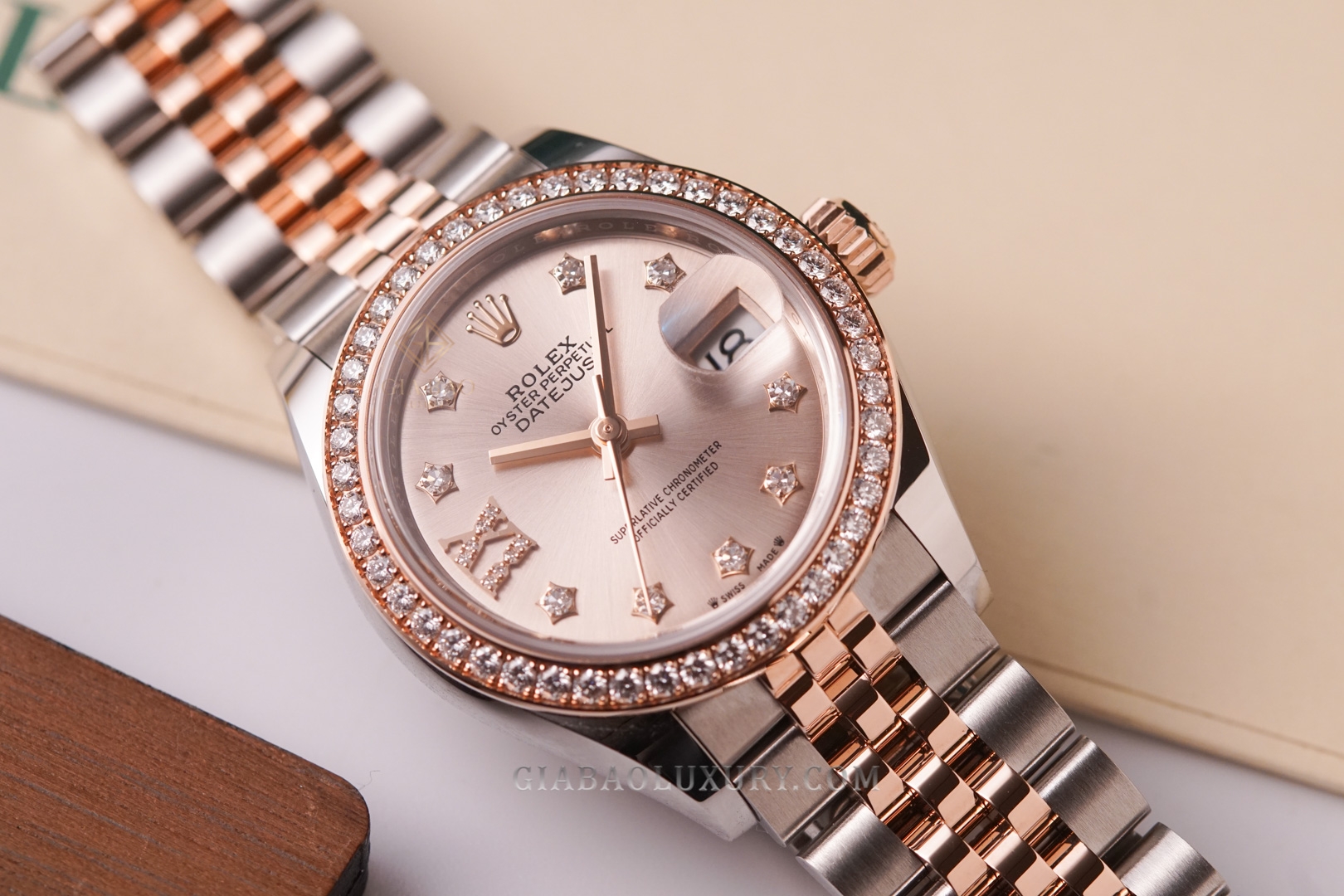 Đồng Hồ Rolex Lady-Datejust 279381RBR Mặt Sundust Cọc Số Kim Cương Sao