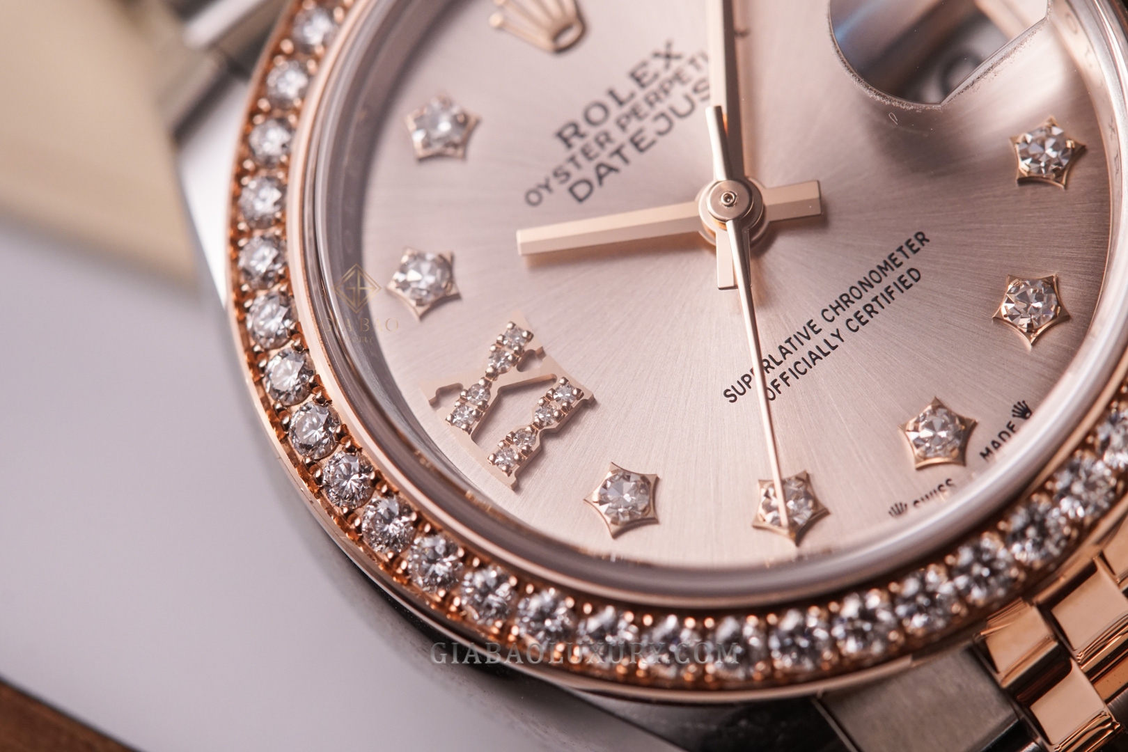 Đồng Hồ Rolex Lady-Datejust 279381RBR Mặt Sundust Cọc Số Kim Cương Sao