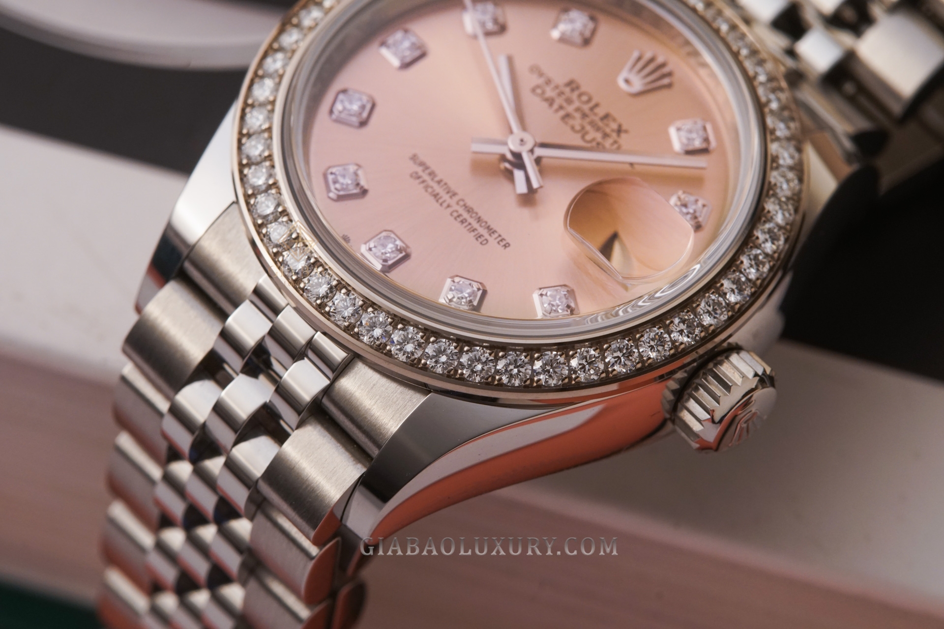 Đồng Hồ Rolex Datejust 28 279384 Mặt Số Hồng Nạm Kim Cương