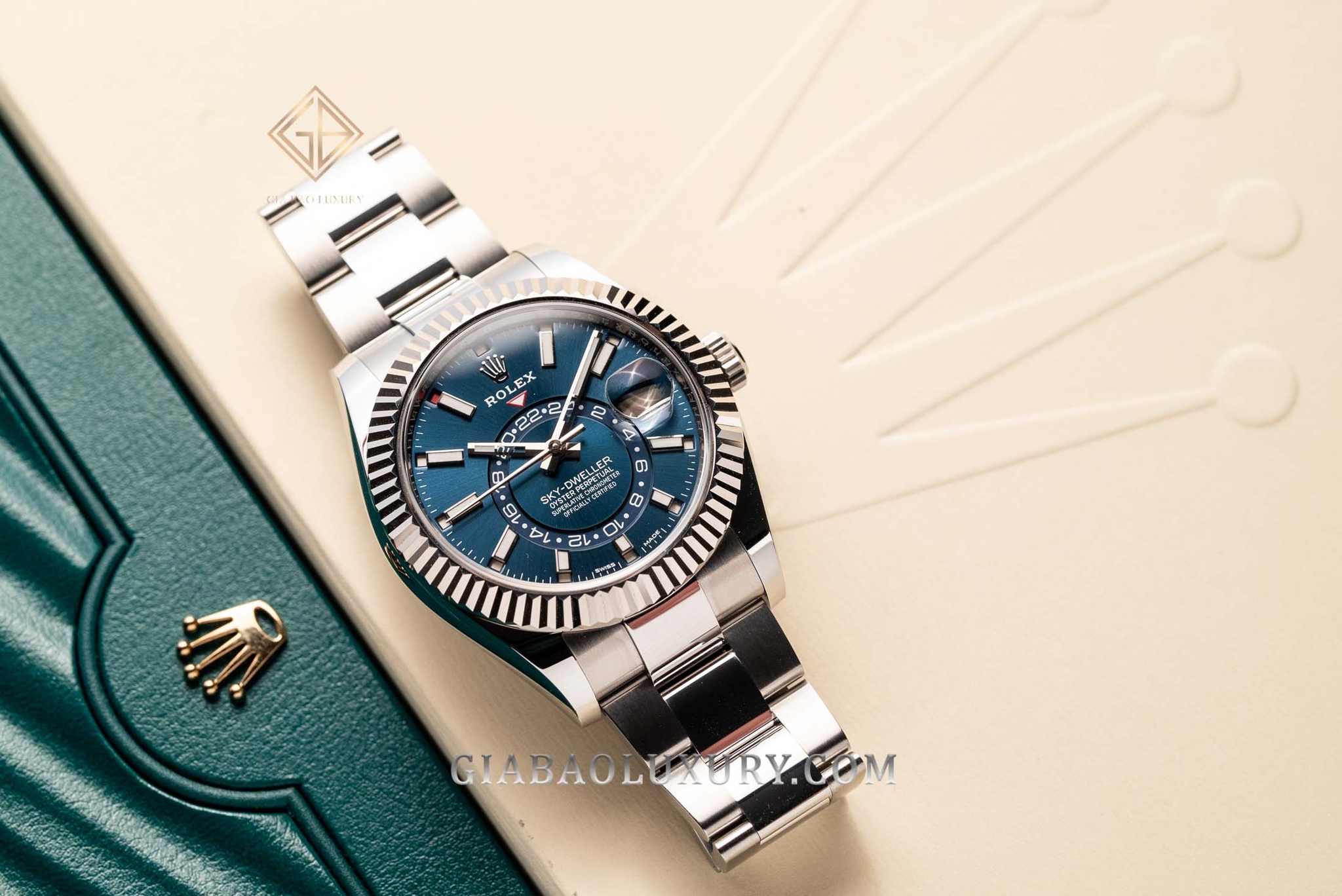 Đồng Hồ Rolex Sky-Dweller 326934 Mặt Số Xanh