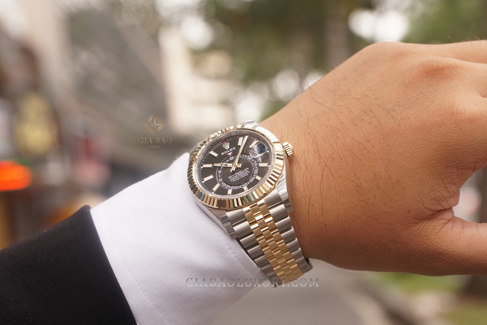 Đồng Hồ Rolex Sky-Dweller 326933-0005 Mặt Số Đen