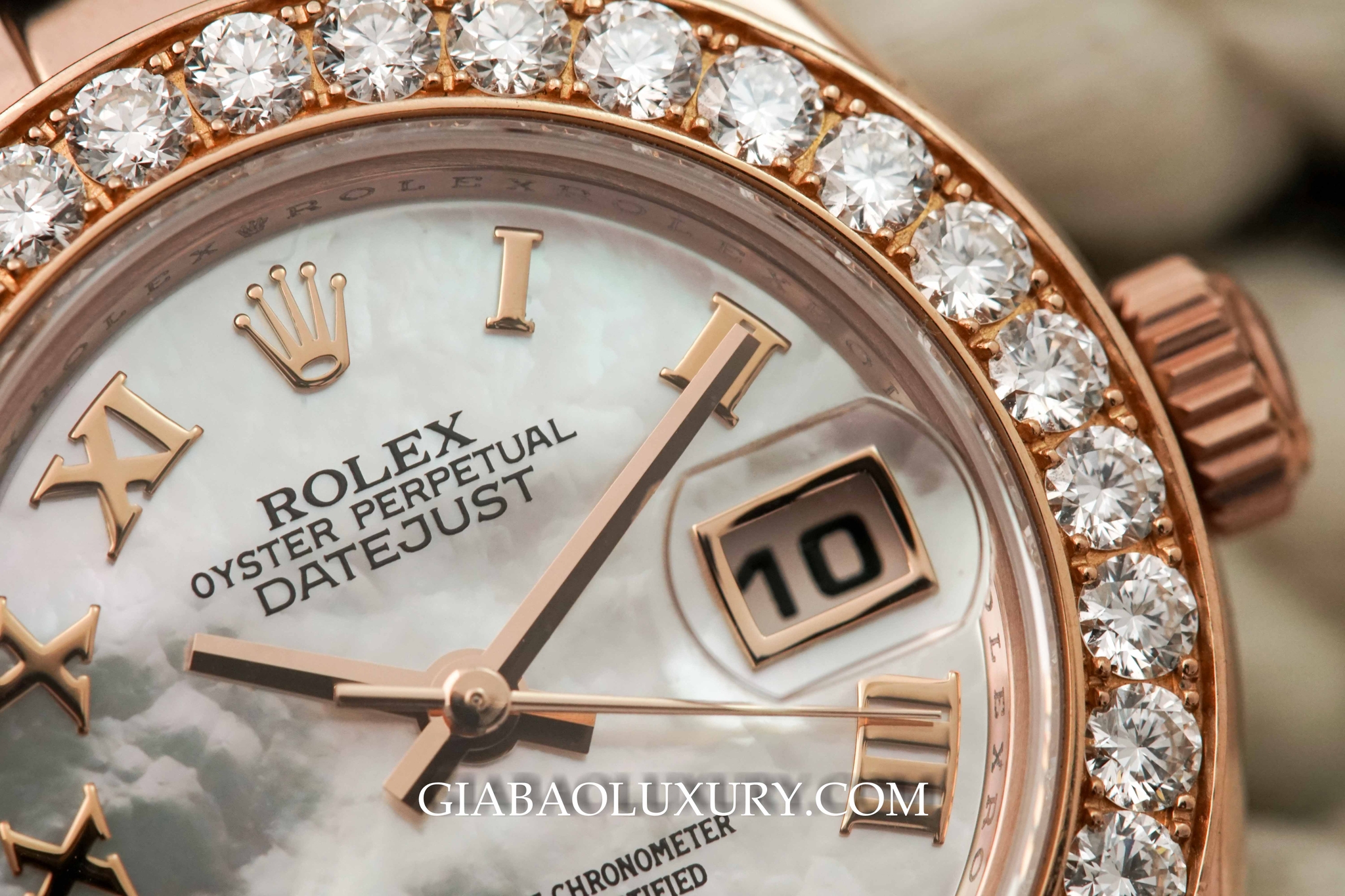 Rolex Pearlmaster 29 vàng Everose mặt số xà cừ trắng