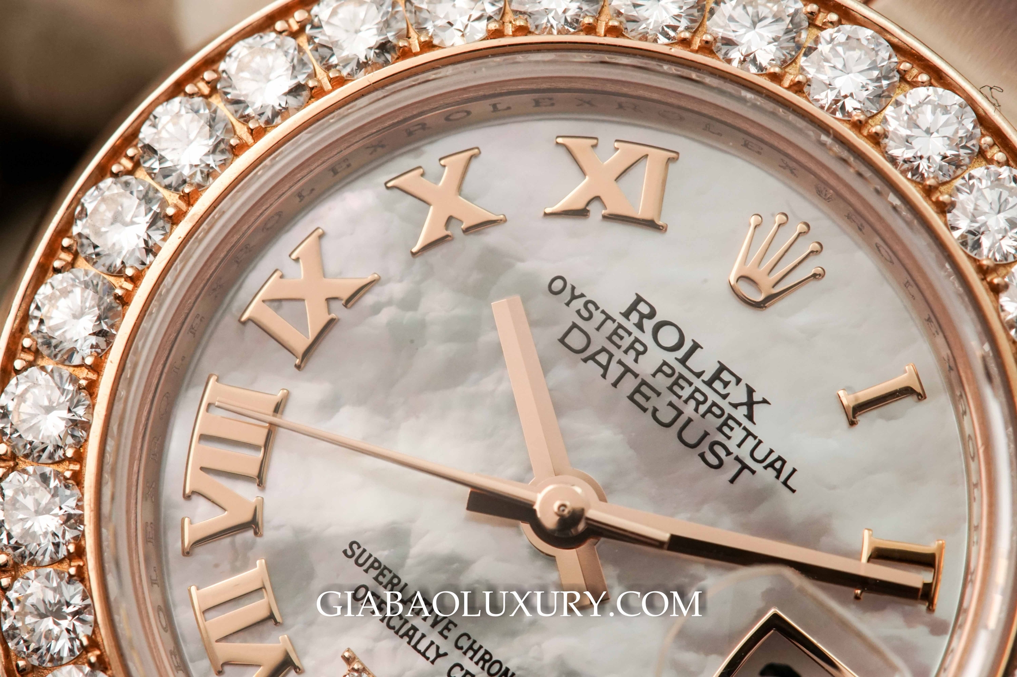 Rolex Pearlmaster 29 vàng Everose mặt số xà cừ trắng