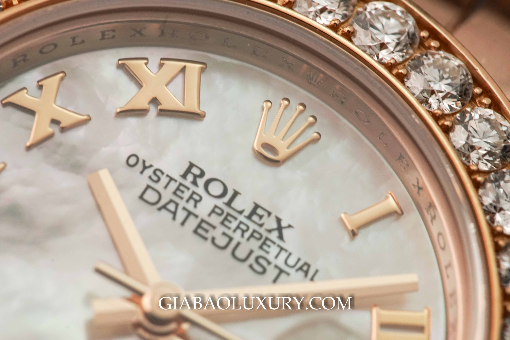 Rolex Pearlmaster 29 vàng Everose mặt số xà cừ trắng