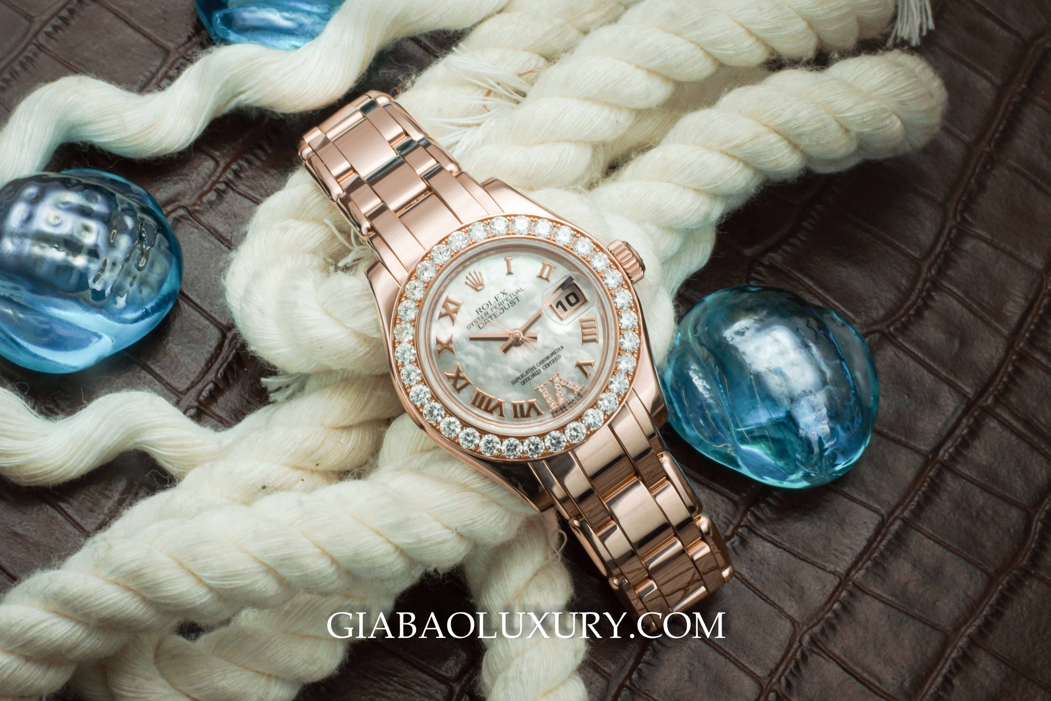 Rolex Pearlmaster 29 vàng Everose mặt số xà cừ trắng