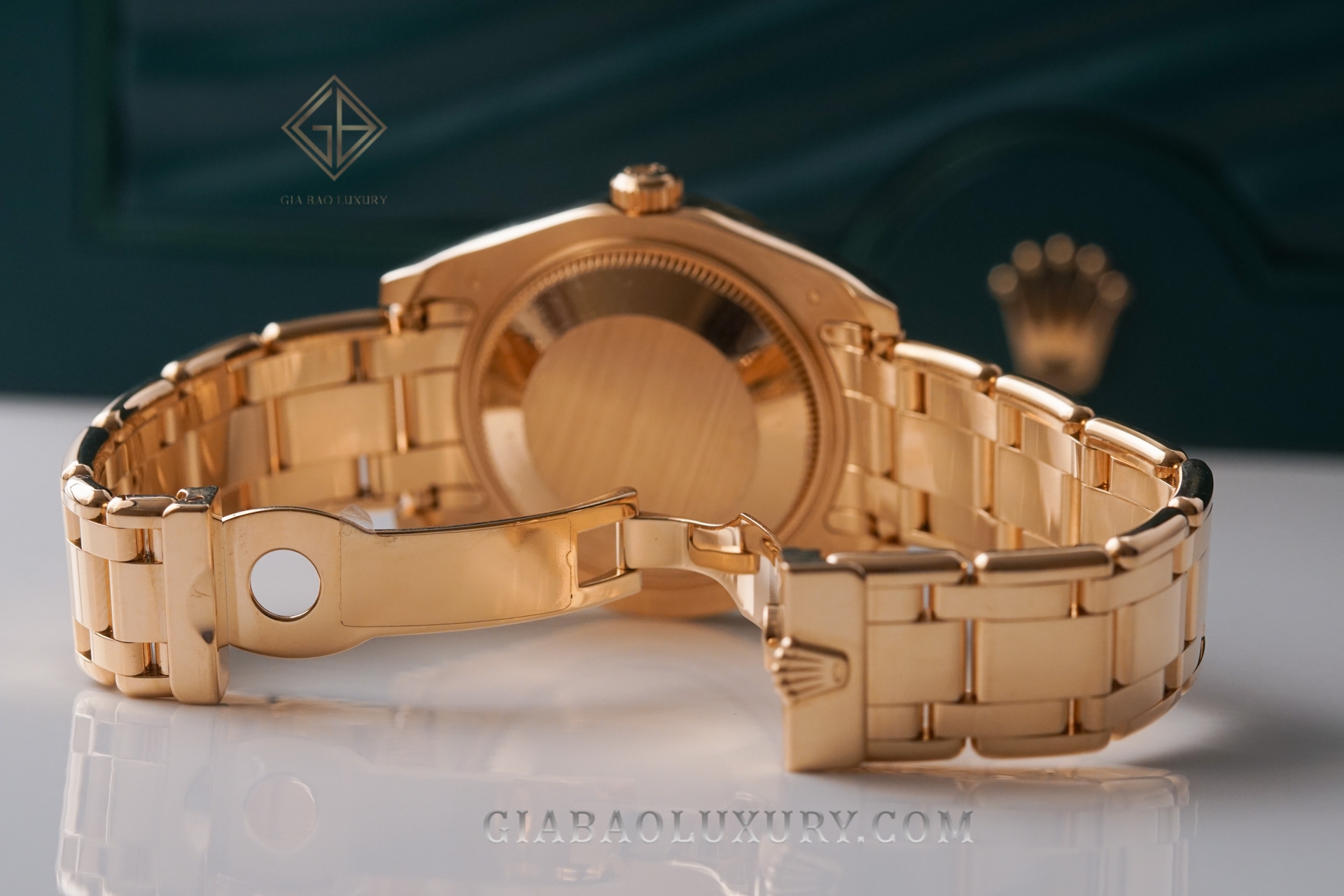 Đồng hồ Rolex Pearlmaster 34 81158 Mặt Số Vỏ Trai Trắng