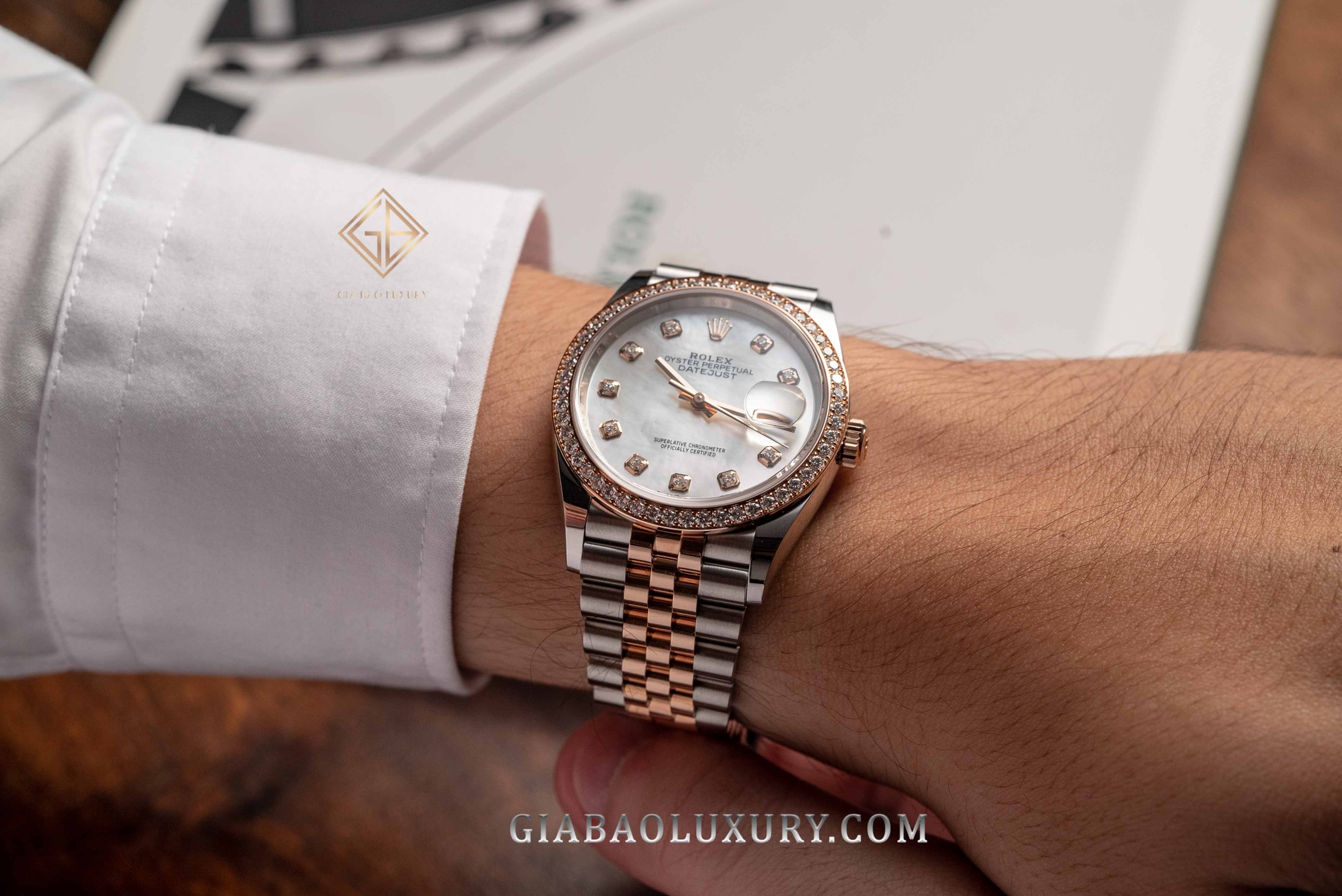 Đồng Hồ Rolex Datejust 36 126281RBR Mặt Số Vỏ Trai Trắng