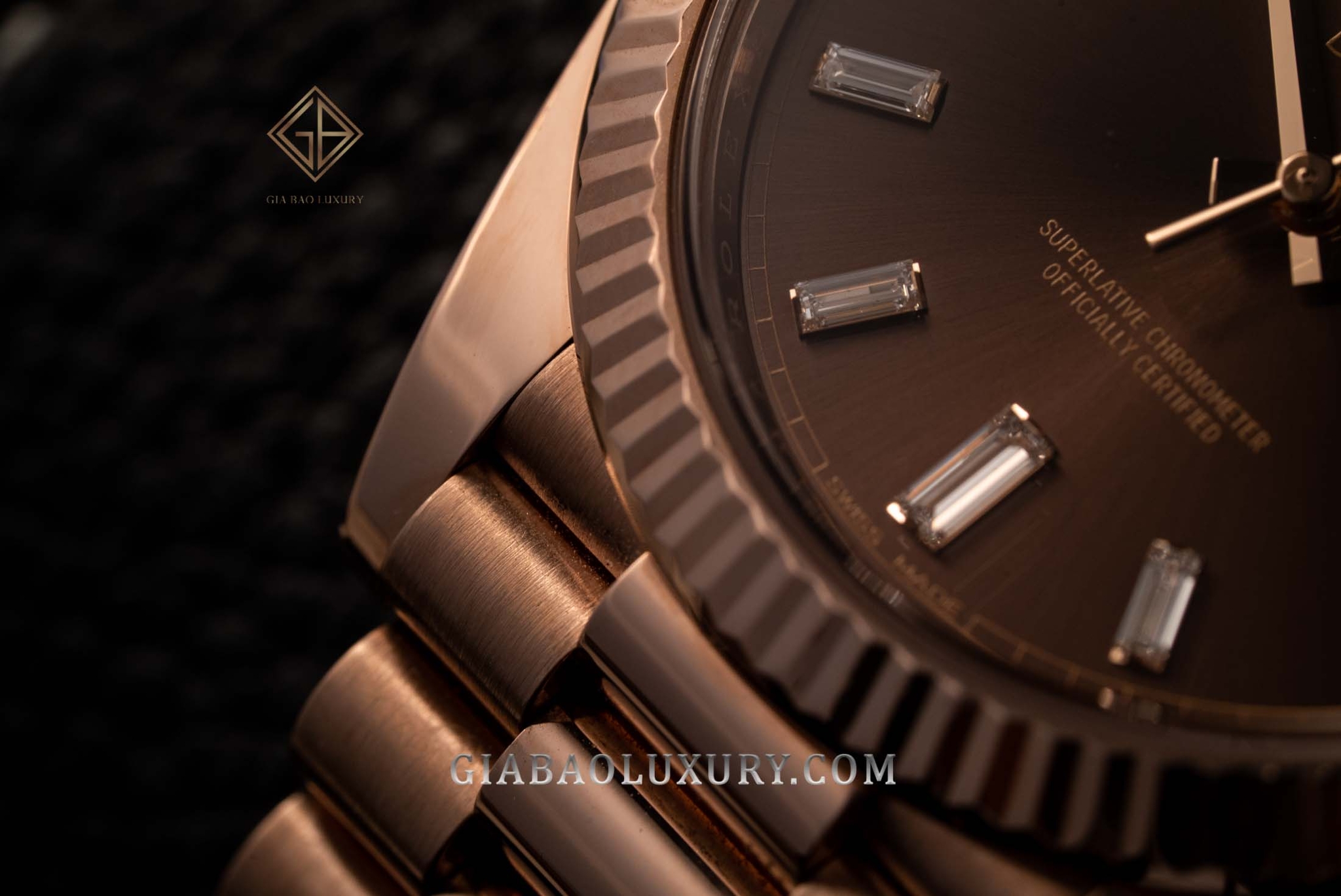 Đồng Hồ Rolex Day-Date 40 228235 Mặt Số Chocolate Nạm Kim Cương