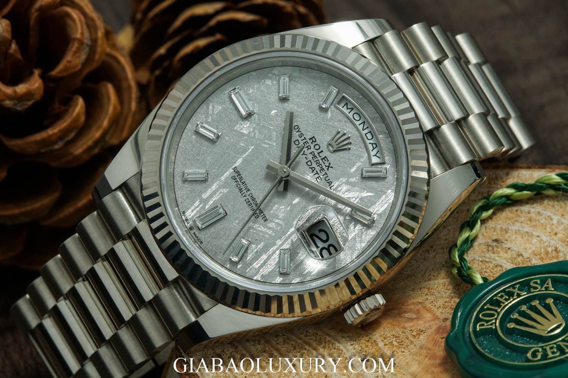 Đồng hồ Rolex Day-Date 228239-0055 Mặt Số Đá Thiên Thạch