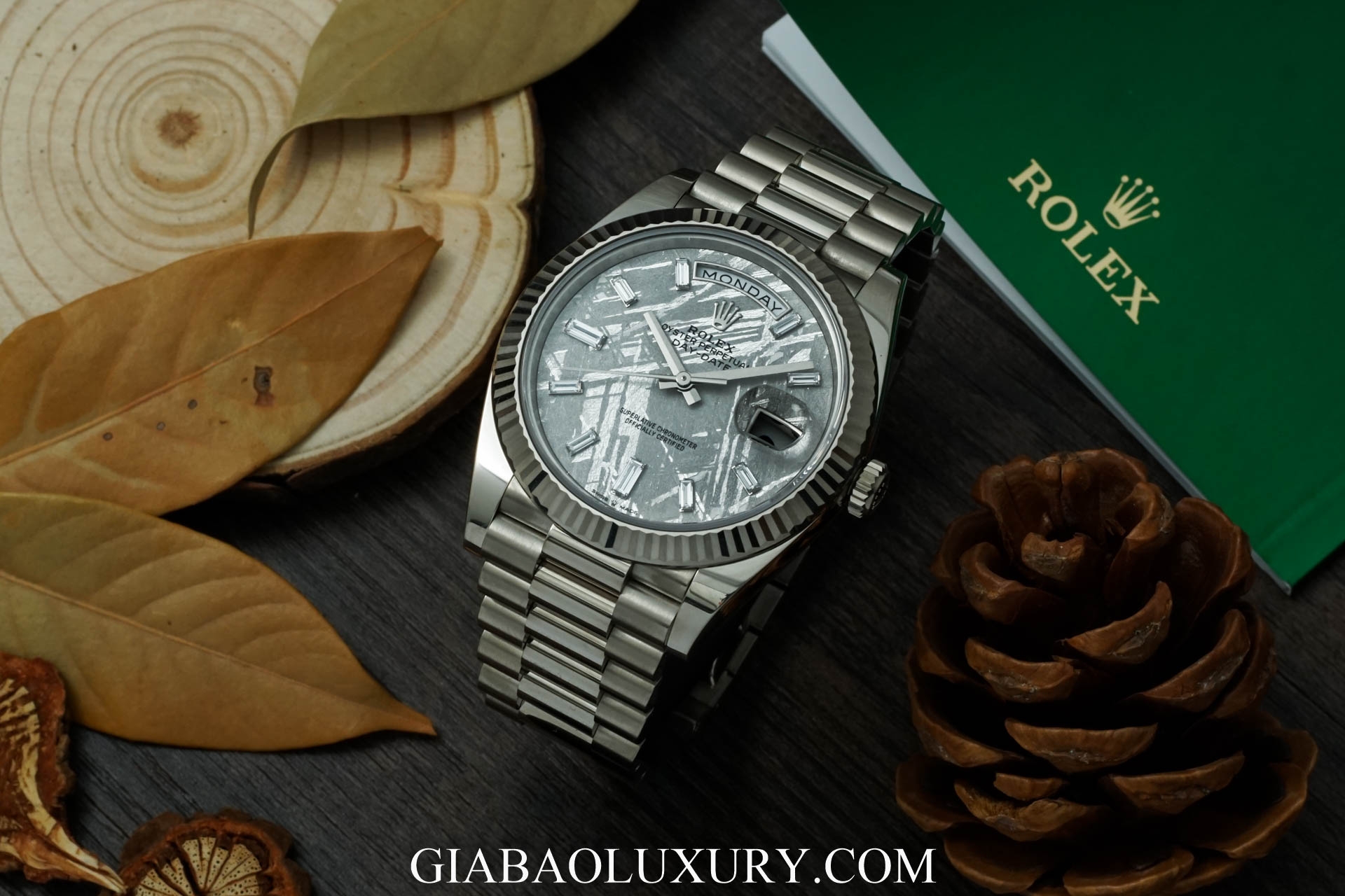 Đồng hồ Rolex Day-Date 228239-0055 Mặt Số Đá Thiên Thạch