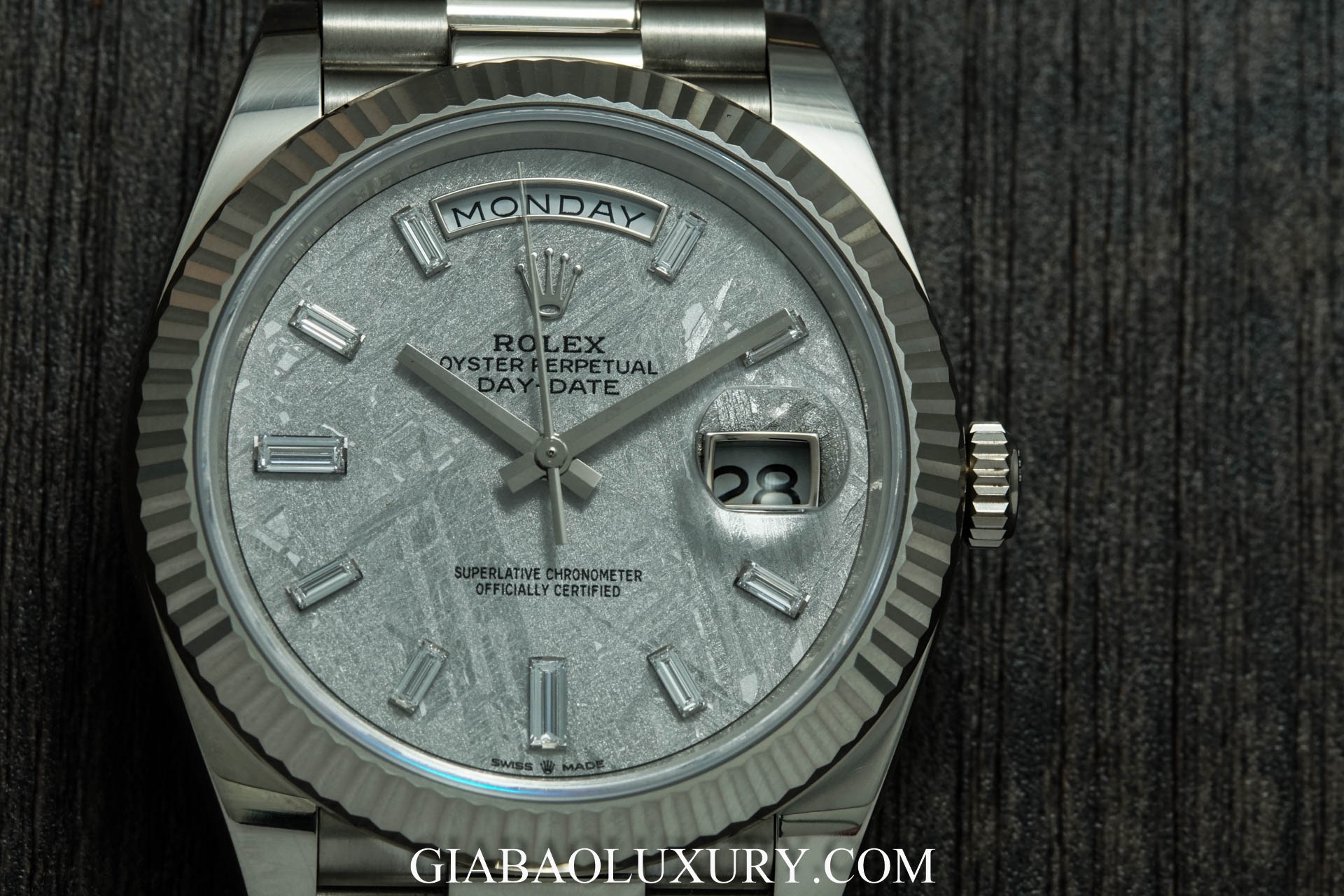Đồng hồ Rolex Day-Date 228239-0055 Mặt Số Đá Thiên Thạch