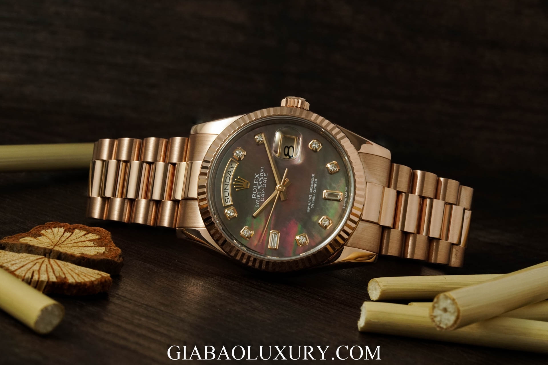 Đồng Hồ Rolex Day-Date 118235 Mặt Số Xà Cừ Tím