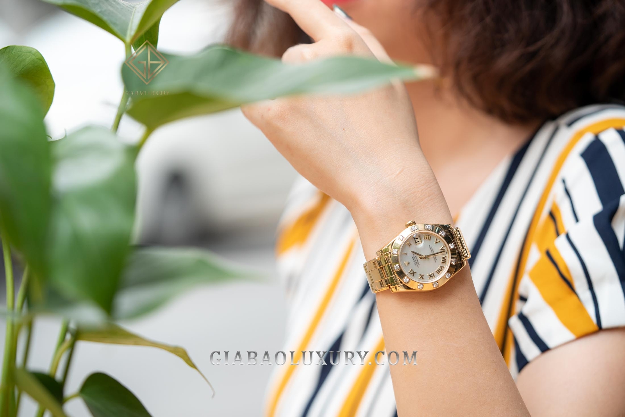 Đồng Hồ Rolex Pearlmaster 34 81318 Mặt Số Vỏ Trai Trắng Cọc Số La Mã