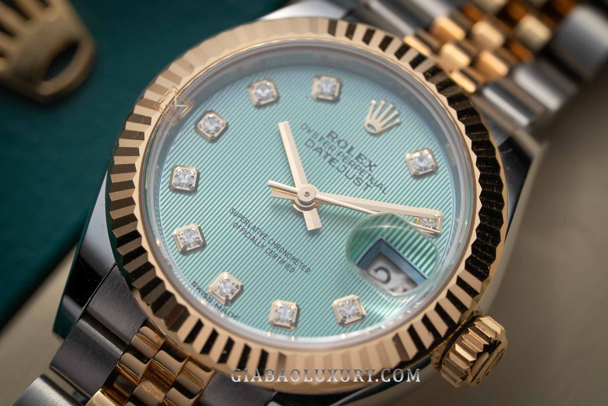 Đồng Hồ Rolex Lady-Datejust 28 279173 Mặt Số Xanh Nạm Kim Cương