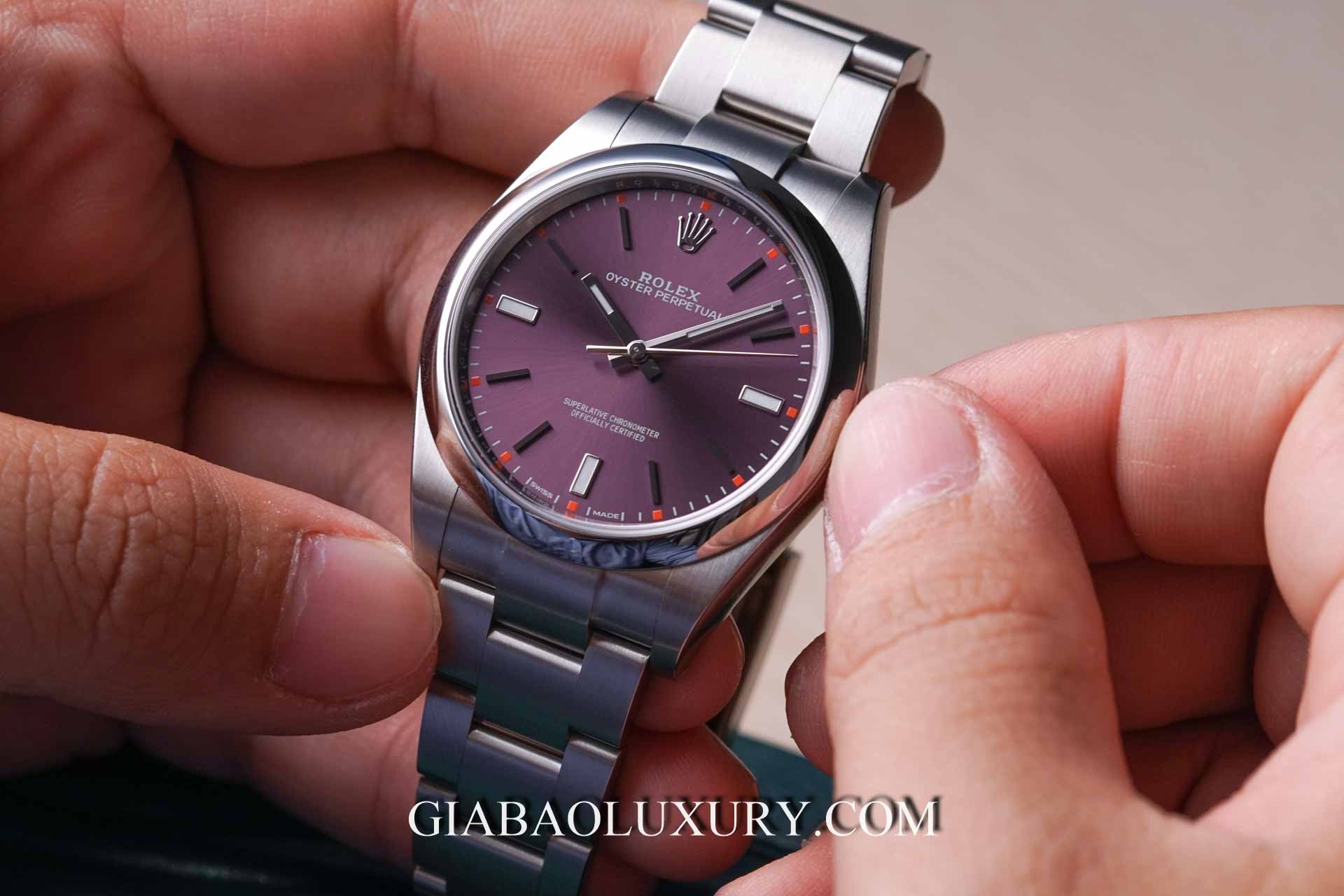 Đồng Hồ Rolex Oyster Perpetual 114300 Mặt Số Màu Nho Đỏ