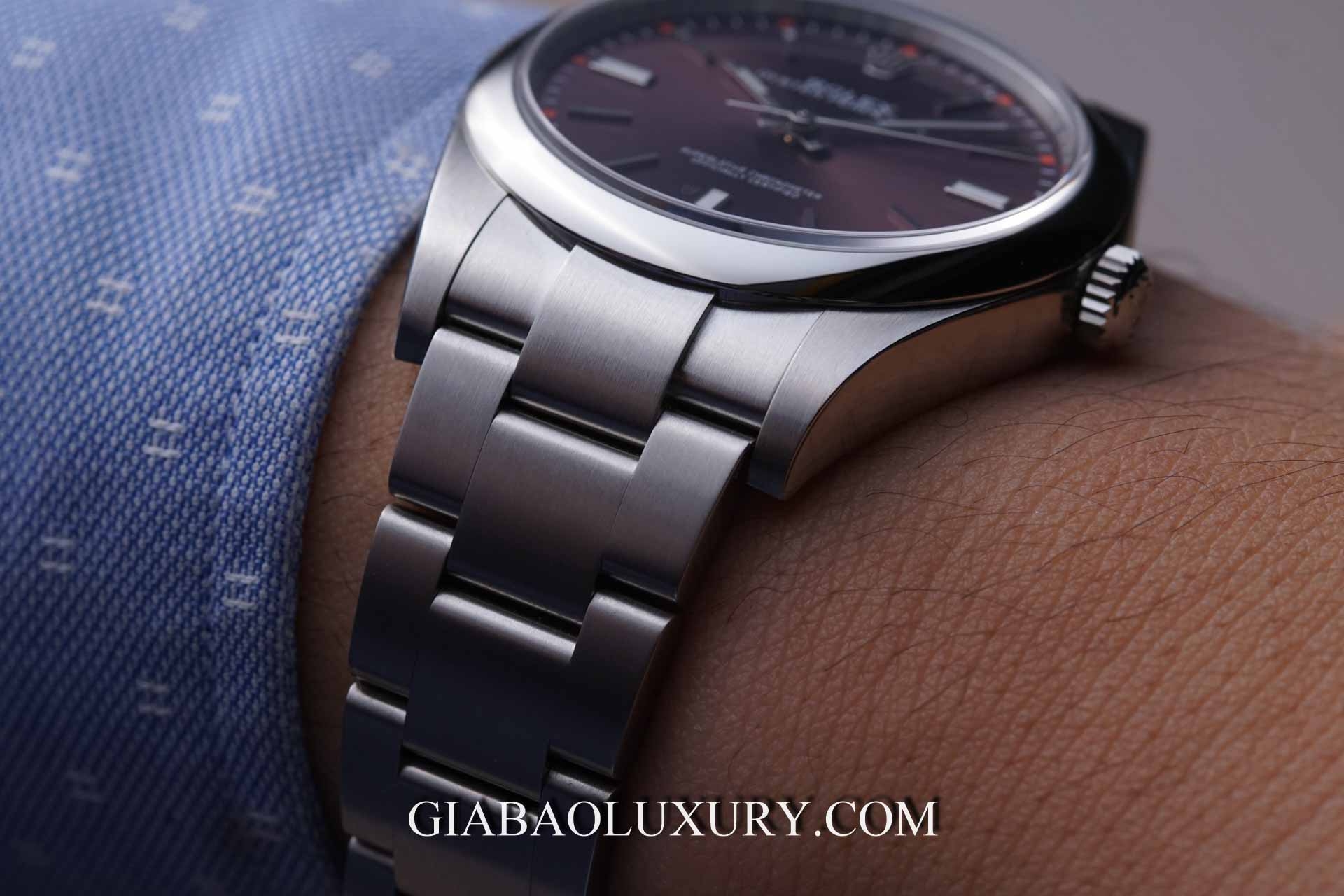 Đồng Hồ Rolex Oyster Perpetual 114300 Mặt Số Màu Nho Đỏ