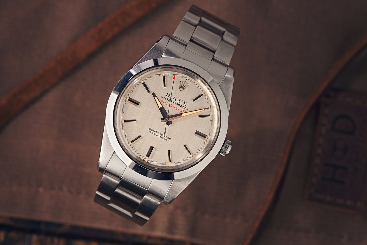 Hướng dẫn mua đồng hồ Rolex Milgauss mới nhất 2020 - 2021