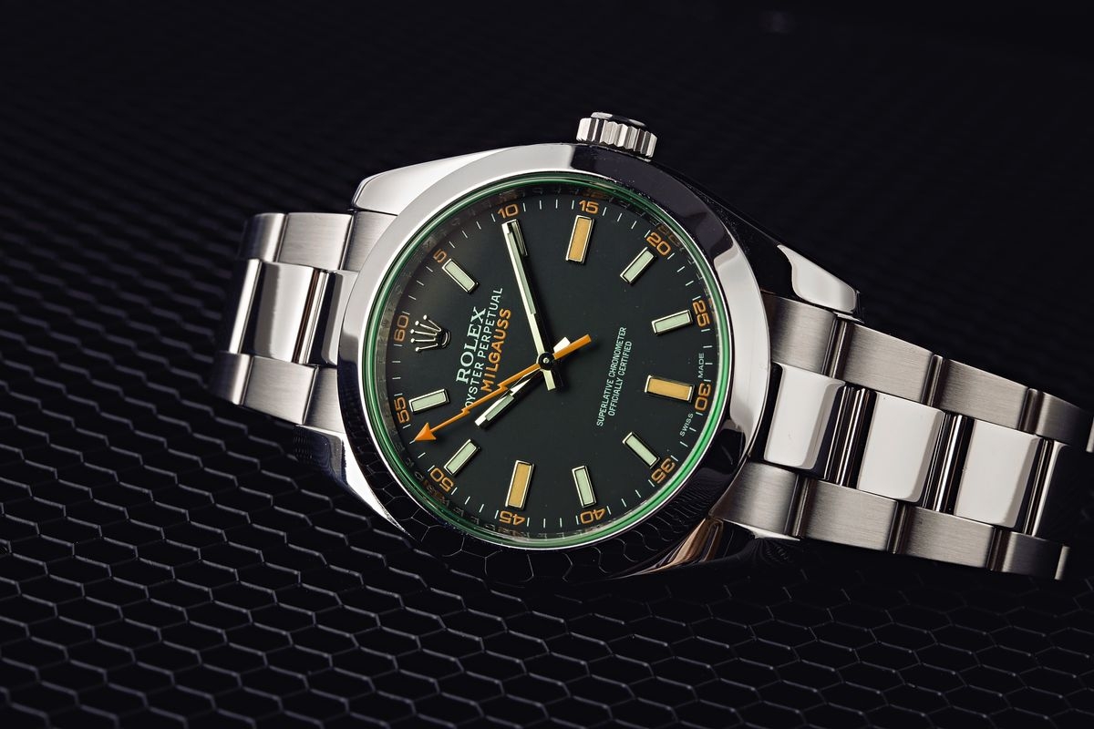 Hướng dẫn mua đồng hồ Rolex Milgauss mới nhất 2020 - 2021