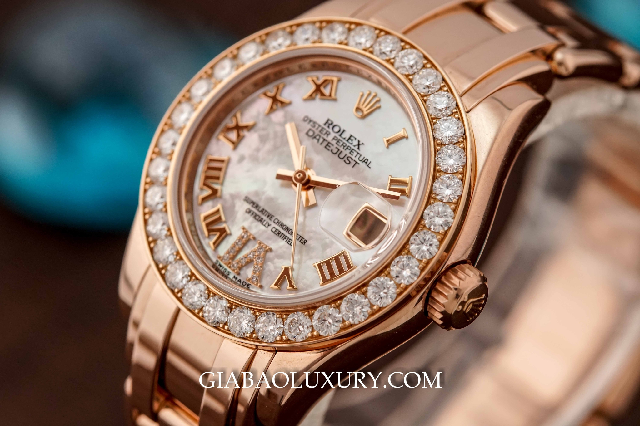 Rolex Pearlmaster 29 vàng Everose mặt số xà cừ trắng