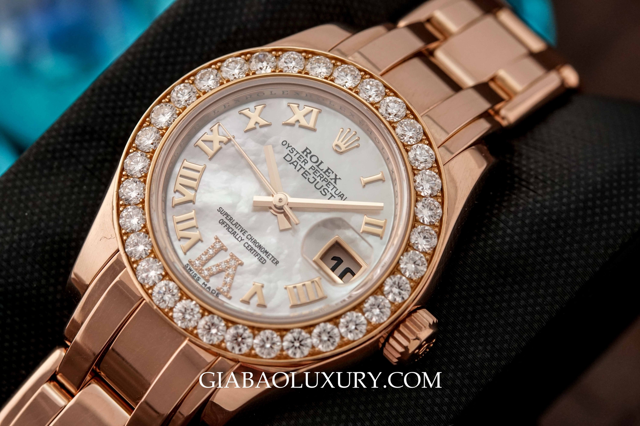 Rolex Pearlmaster 29 vàng Everose mặt số xà cừ trắng